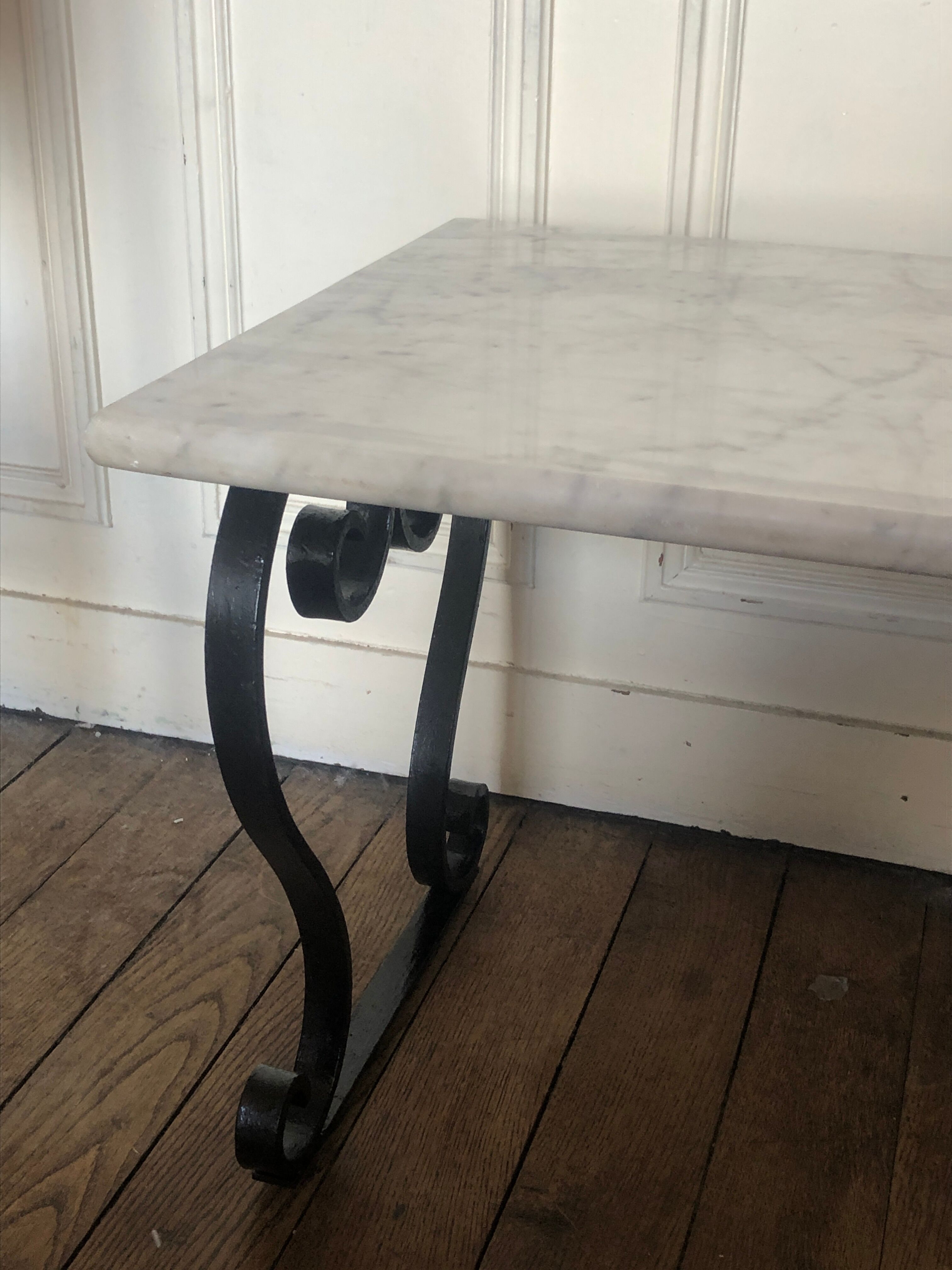 Table low white marble