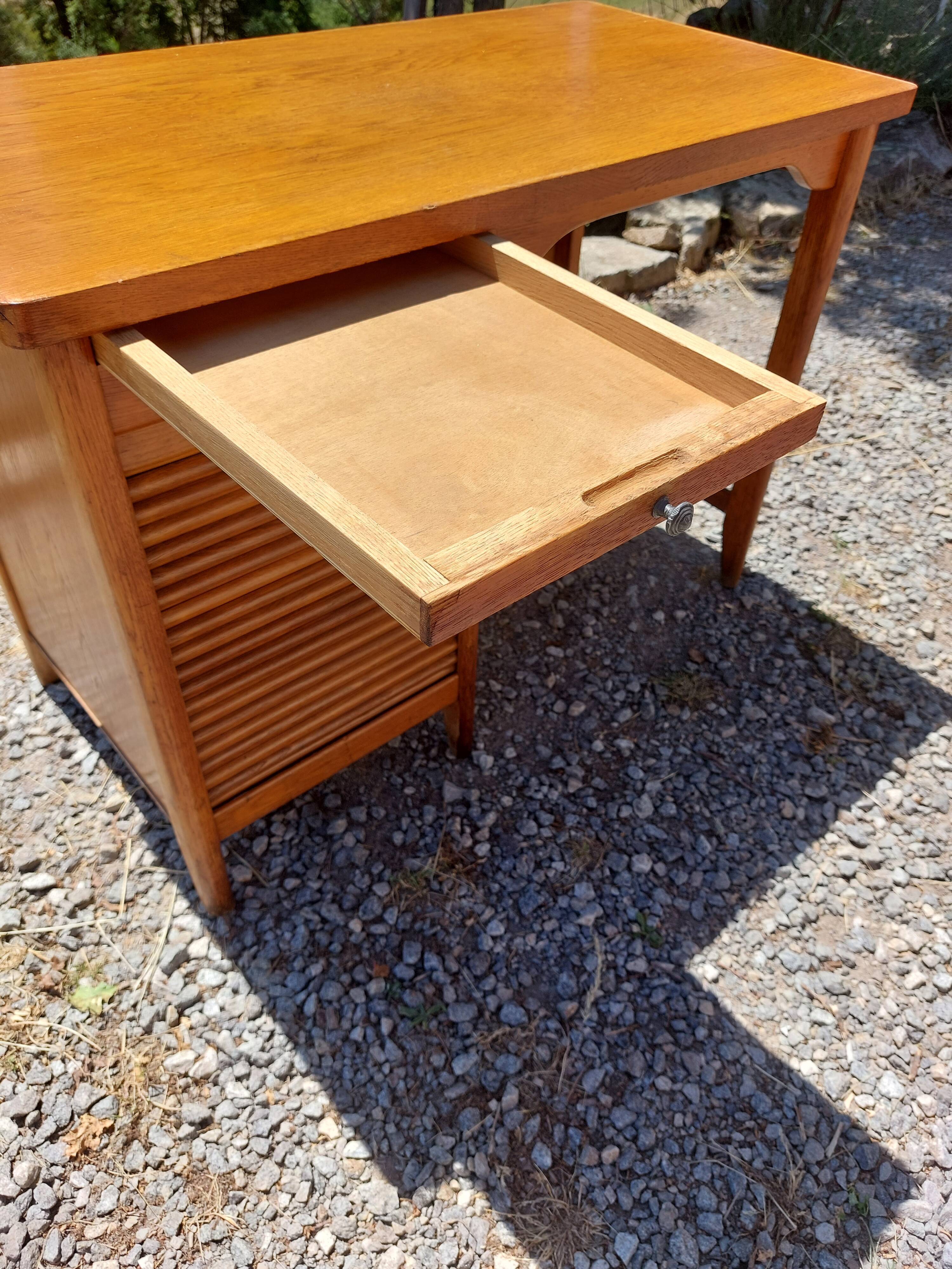 Desk with curtain binder