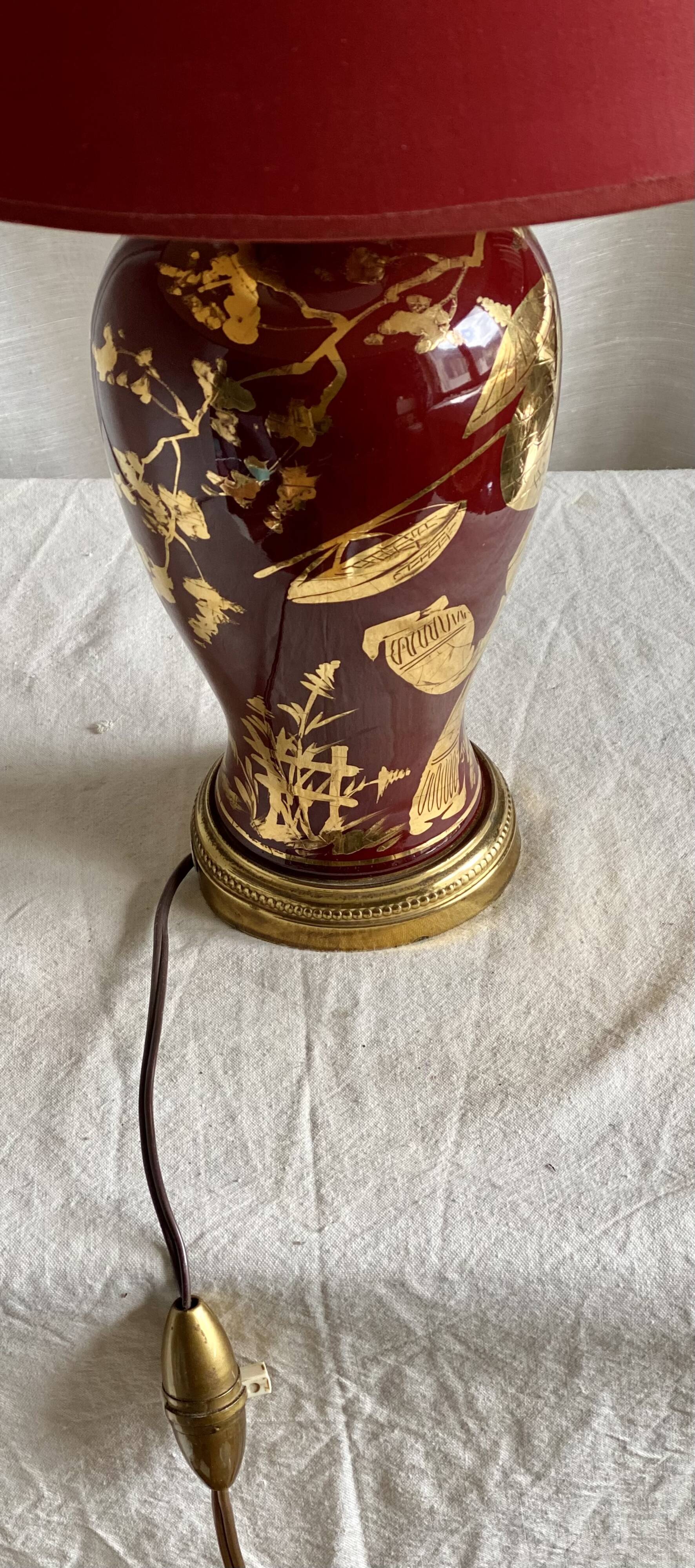 Vintage 1970 red and gold ceramic lamp with oriental decorations.