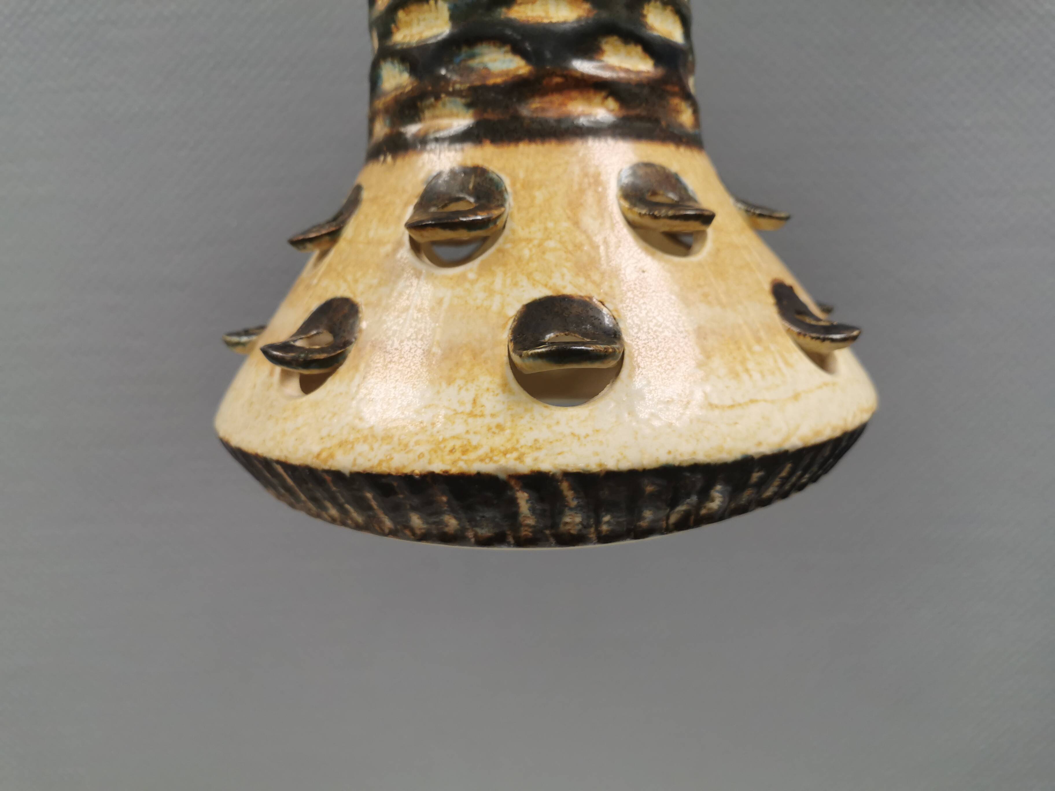 A stunning ceramic hanging lamp with exquisite details. Denmark 1970s