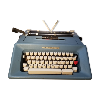 Transportable mechanical typewriter olivetti studio 46 blue