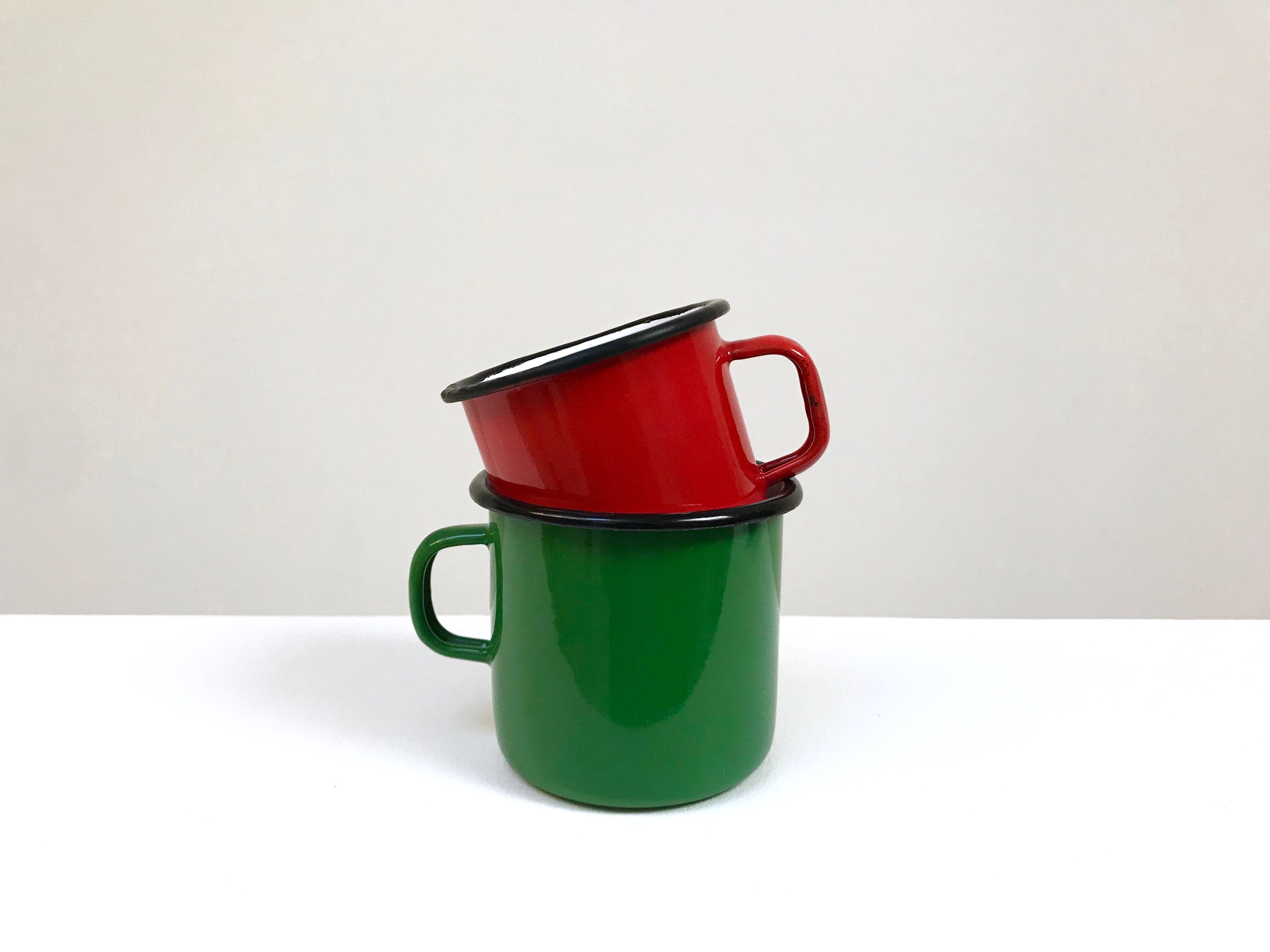 Tasses émaillées