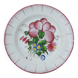 Old faience plate with wall support: blueberry decor