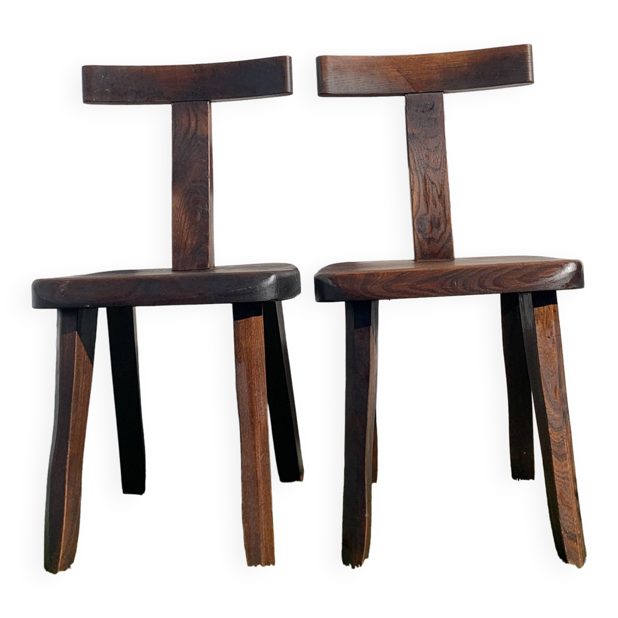 Pair of brutalist T-shaped chairs, solid Aranjou elm, design Olavi Hanninen, 1970