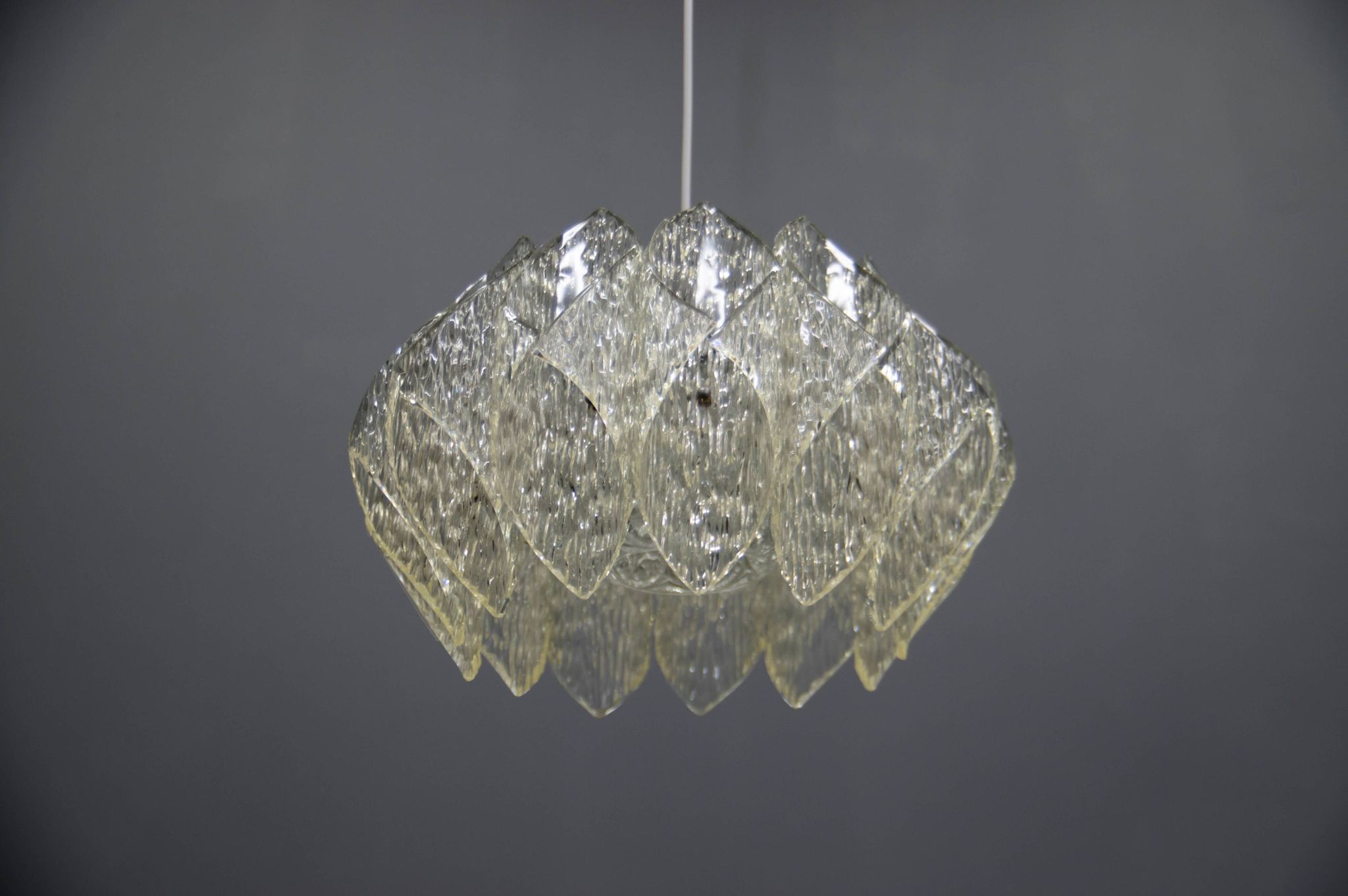 Suspension en résine et verre du milieu du siècle, années 1960