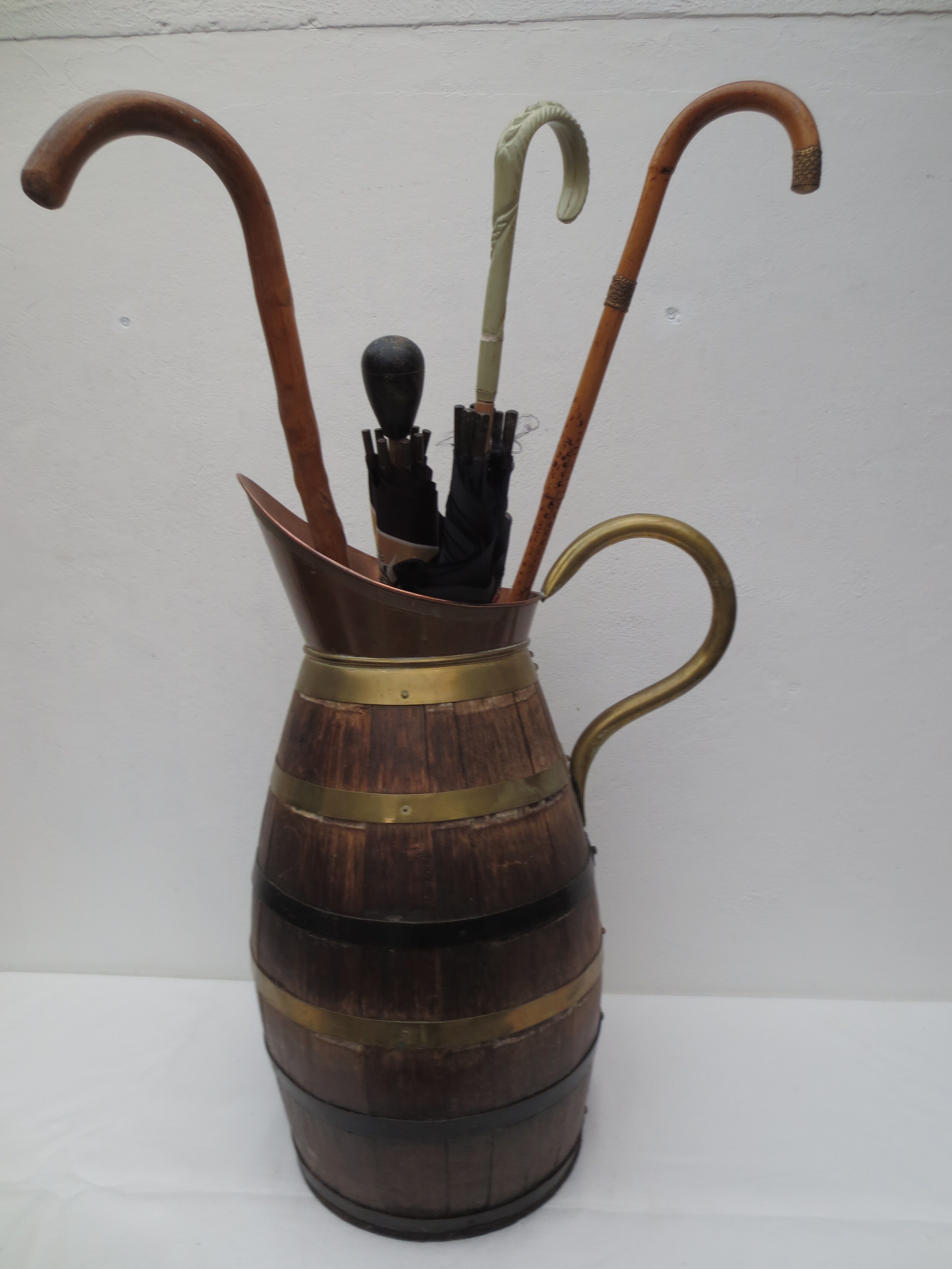 wooden umbrella/broc door