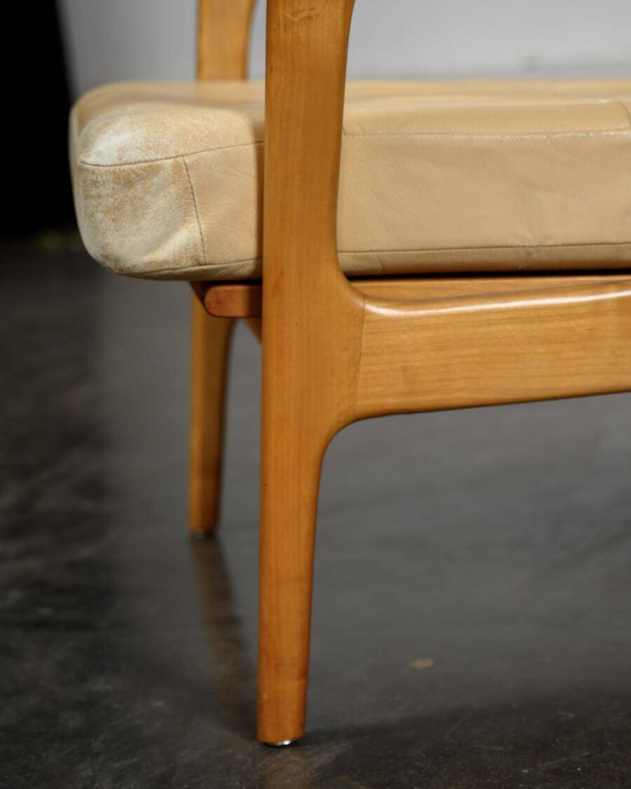Fauteuil en cuir beige