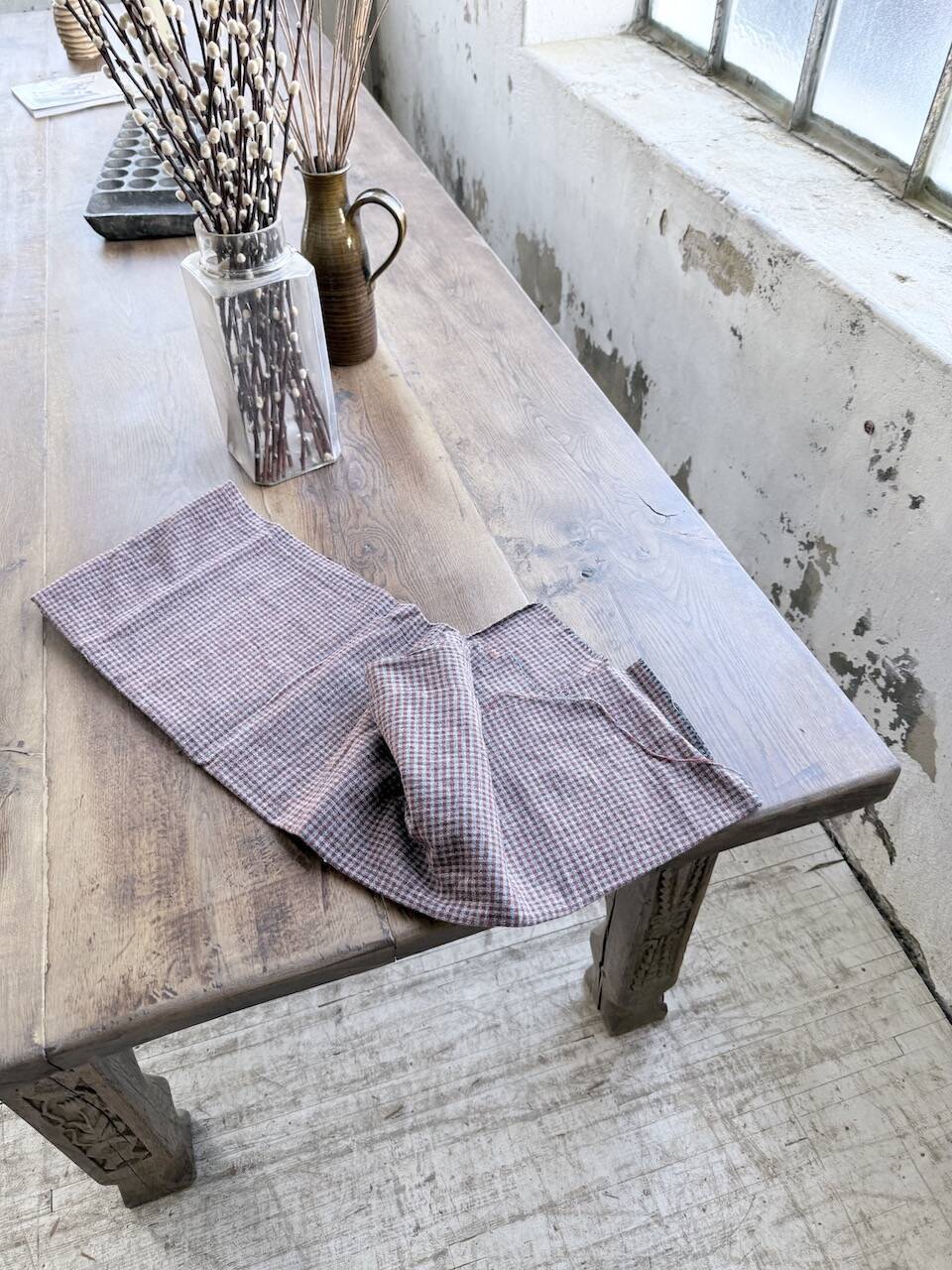 XL farmhouse table in solid oak, brutalist style, 20th century.