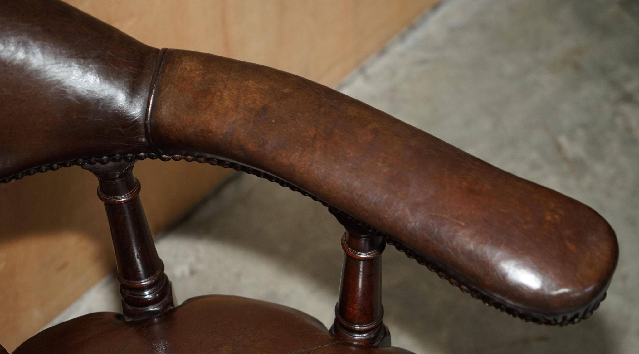 Fauteuil capitaine victorien antique cuir