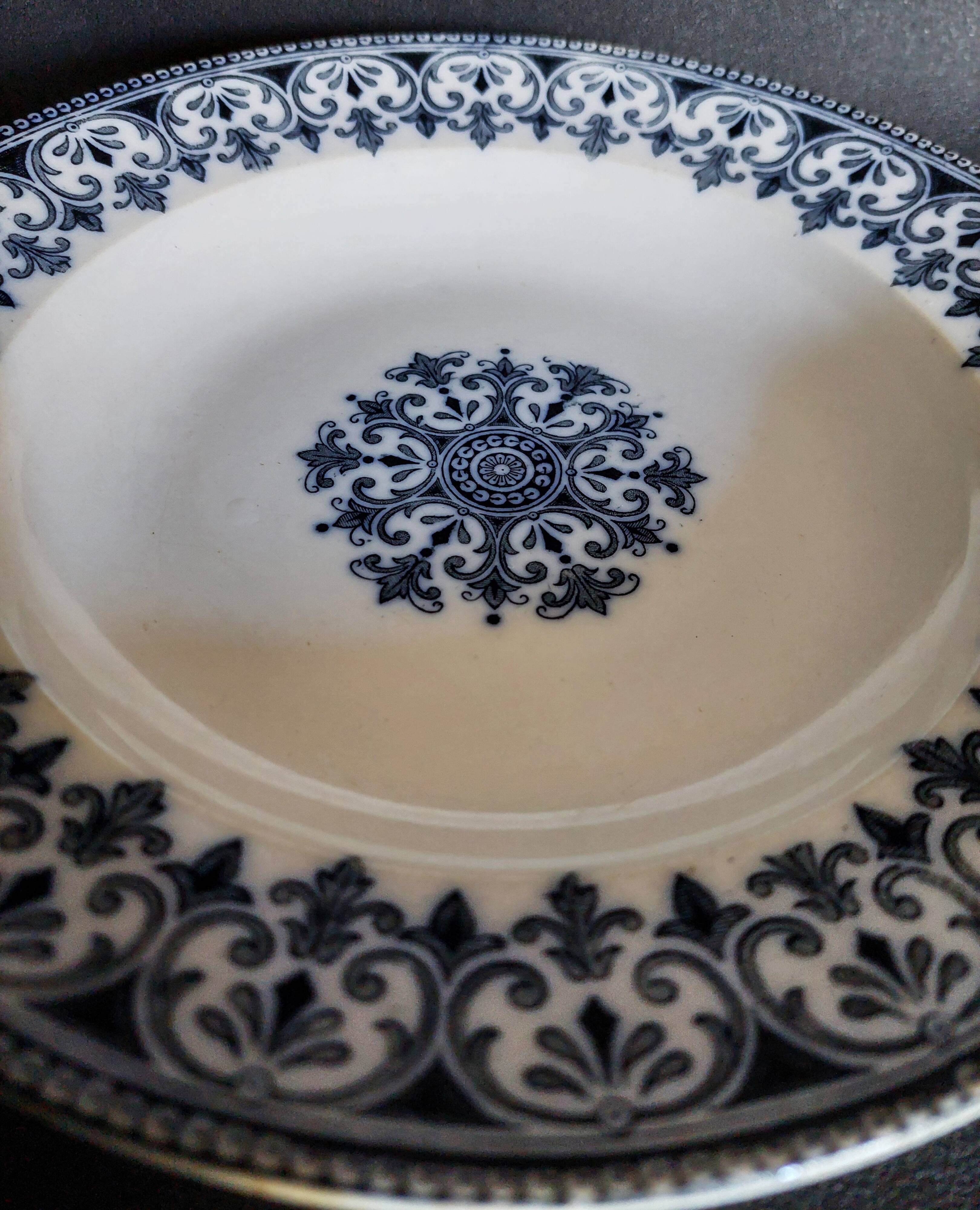 Pair of plates, one soup and one flat, Badonviller, Oriental decoration, early 10th century