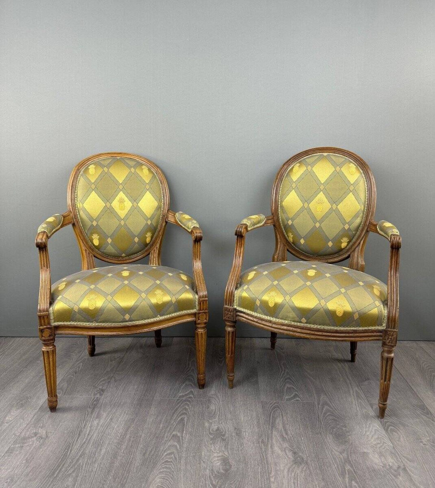 Paire de fauteuils louis xvi en bois sculpté, fin xixe siècle
