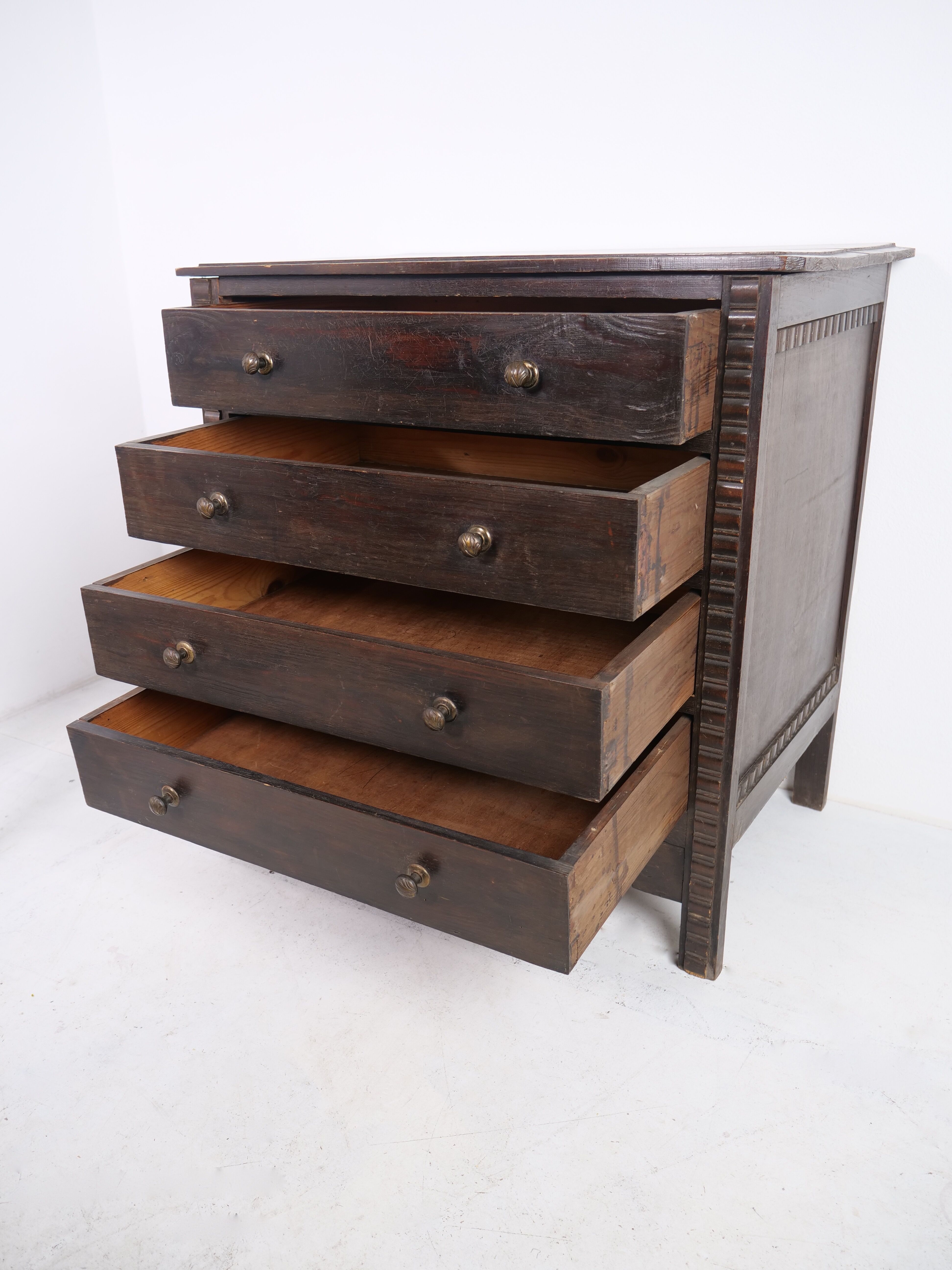 Chest of drawers folk art