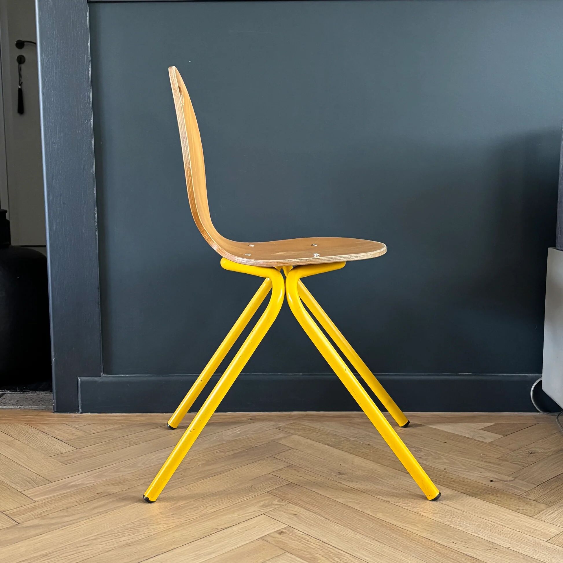 Chaise d’école enfant en lamellé-collé cintré