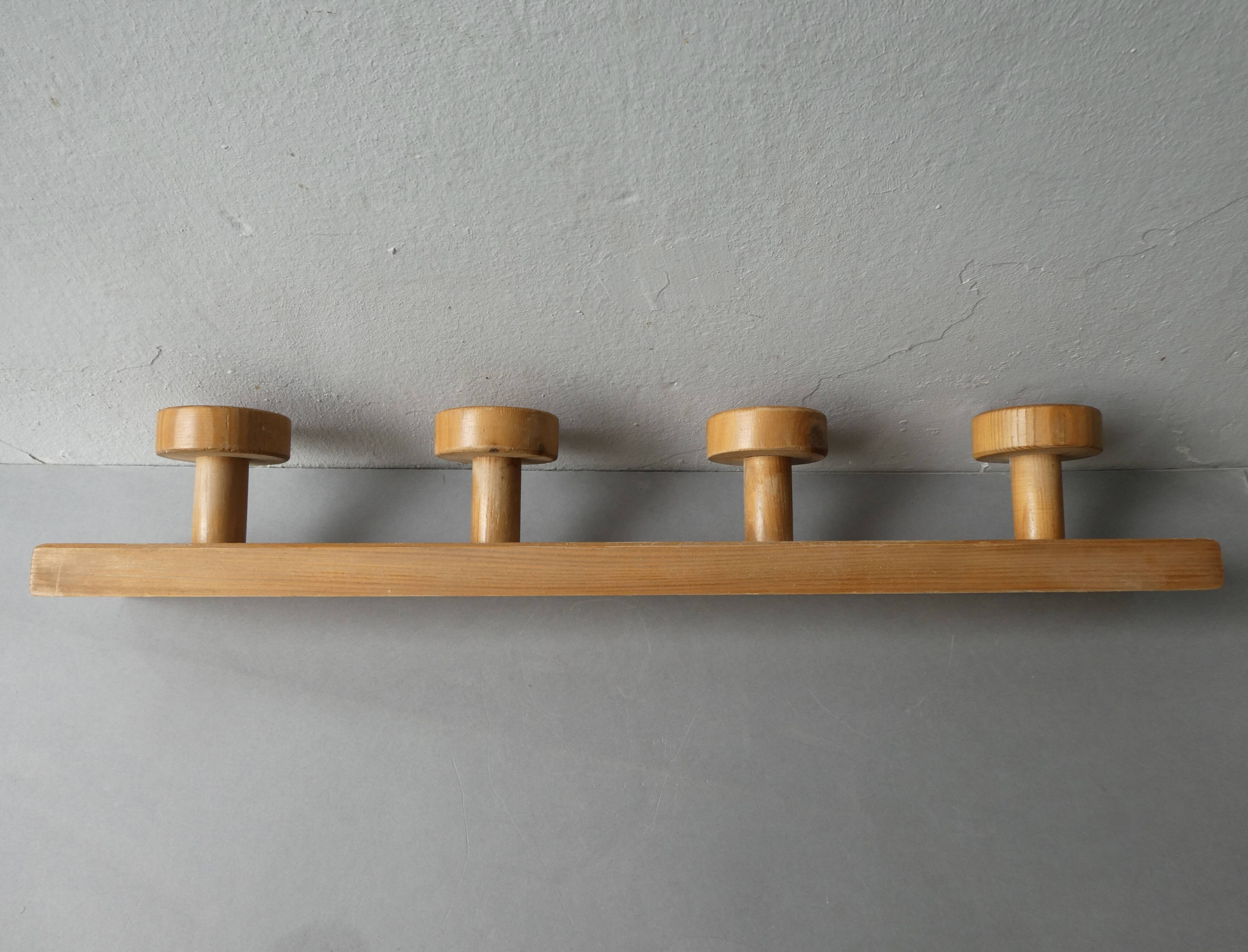 Solid pine wall-mounted coat rack with 4 hooks