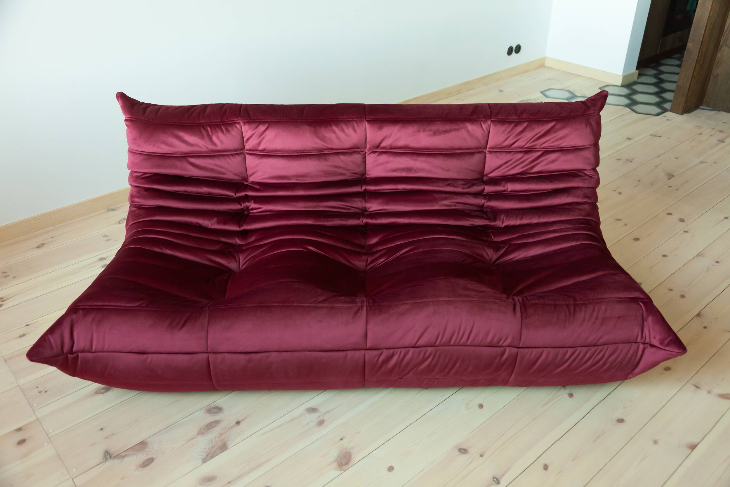 Togo 3- seater sofa in bordo velvet