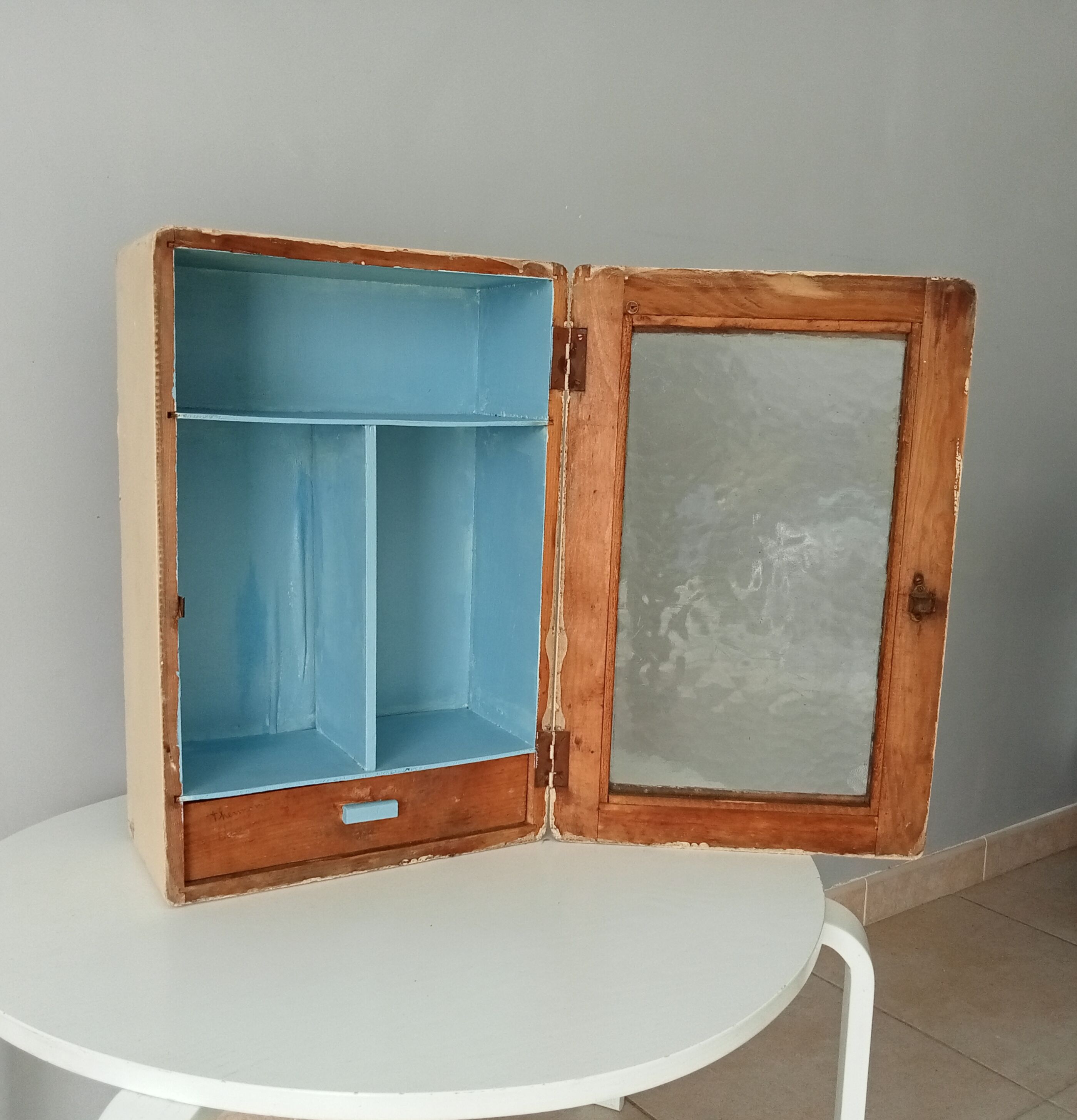 Glass medicine cabinet 50s