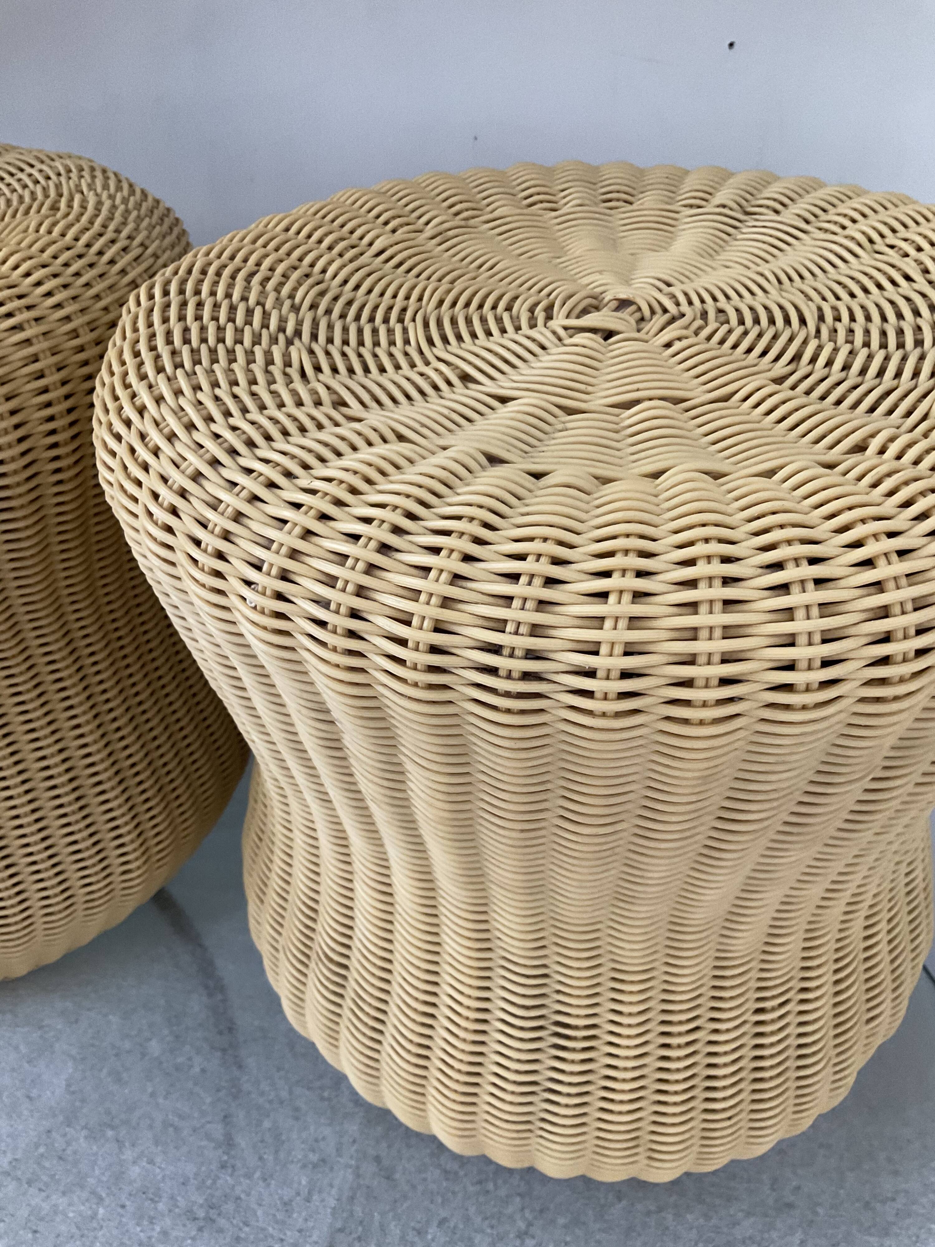 Series of 2 Scoubidou poufs from the 70s