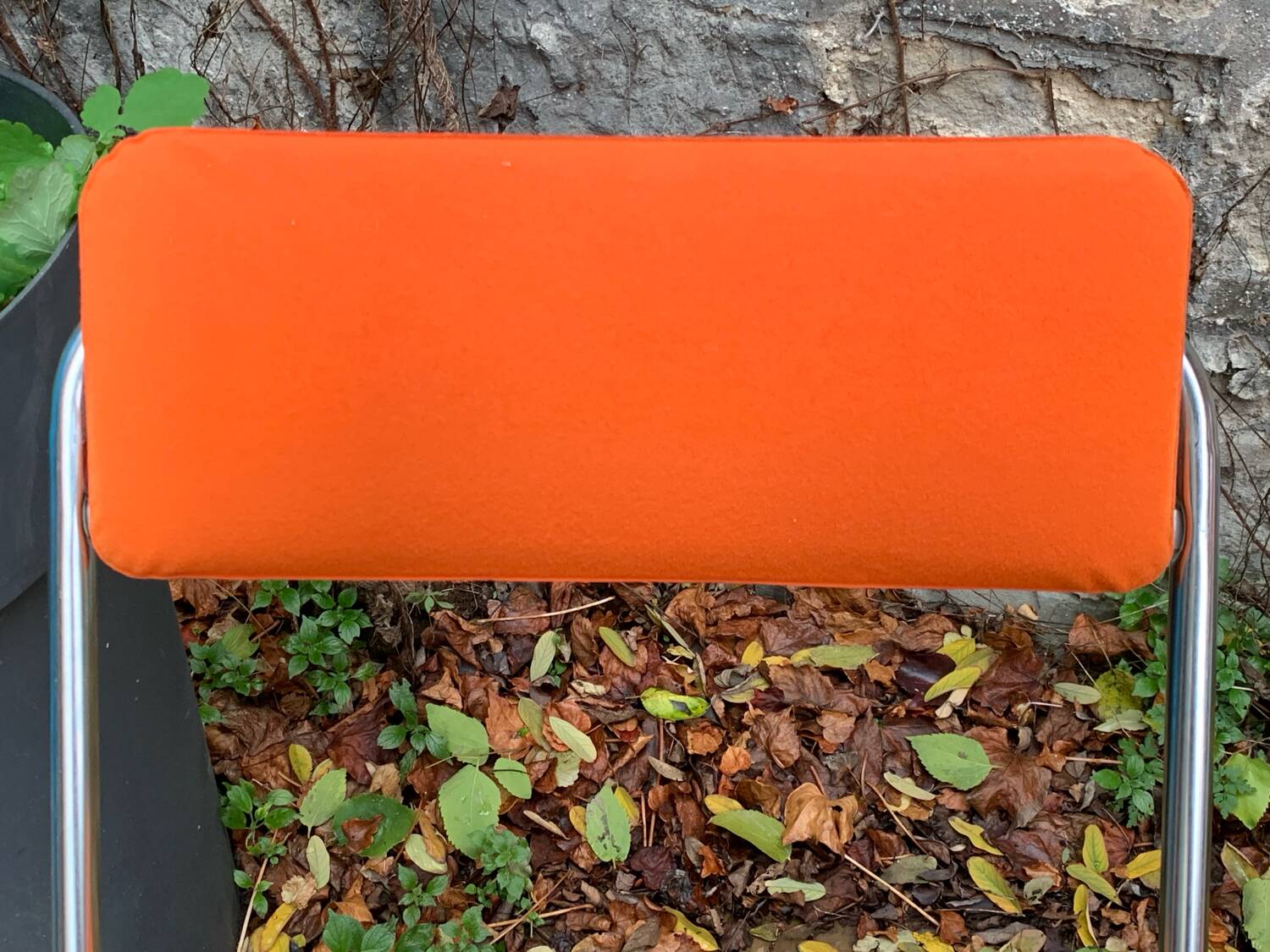 Framar orange felt folding chairs 1970