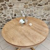 Baumann style round table