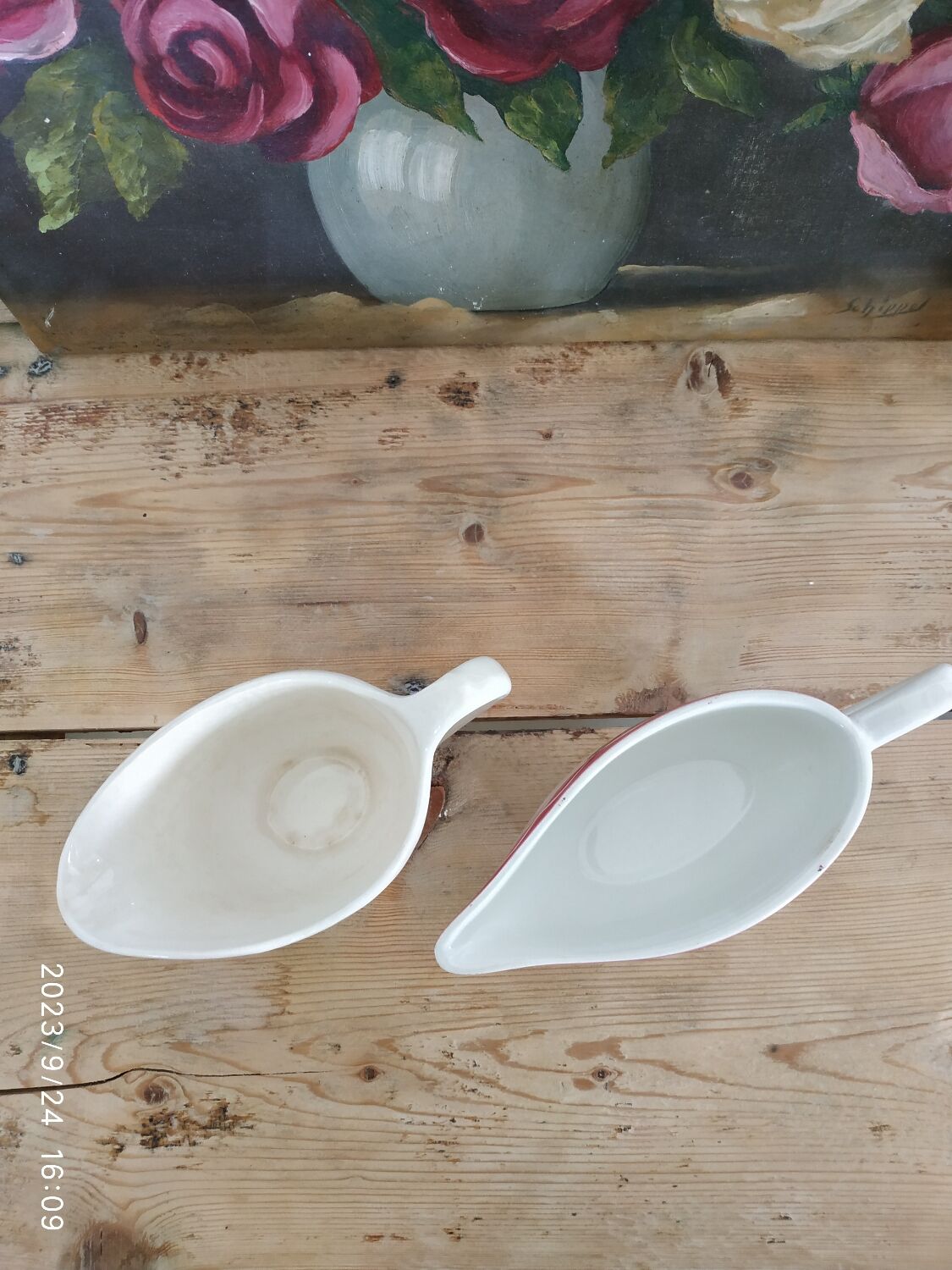 Duo of gravy boats