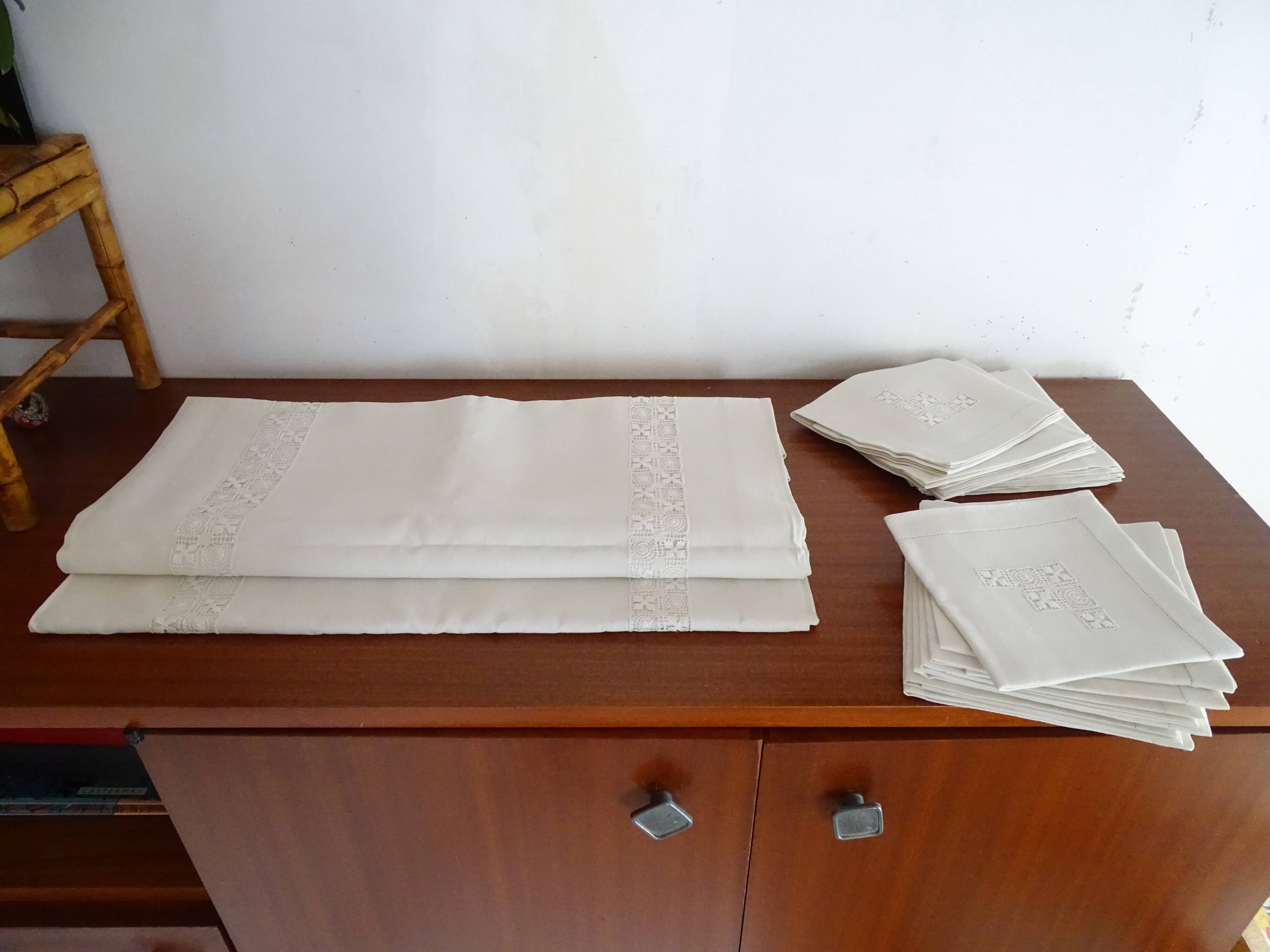 Nappe et 14 serviettes en lin ajouré broderies fines 335 x 170