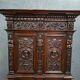 Cabinet d’apparat en bois richement sculpté dans le goût Renaissance