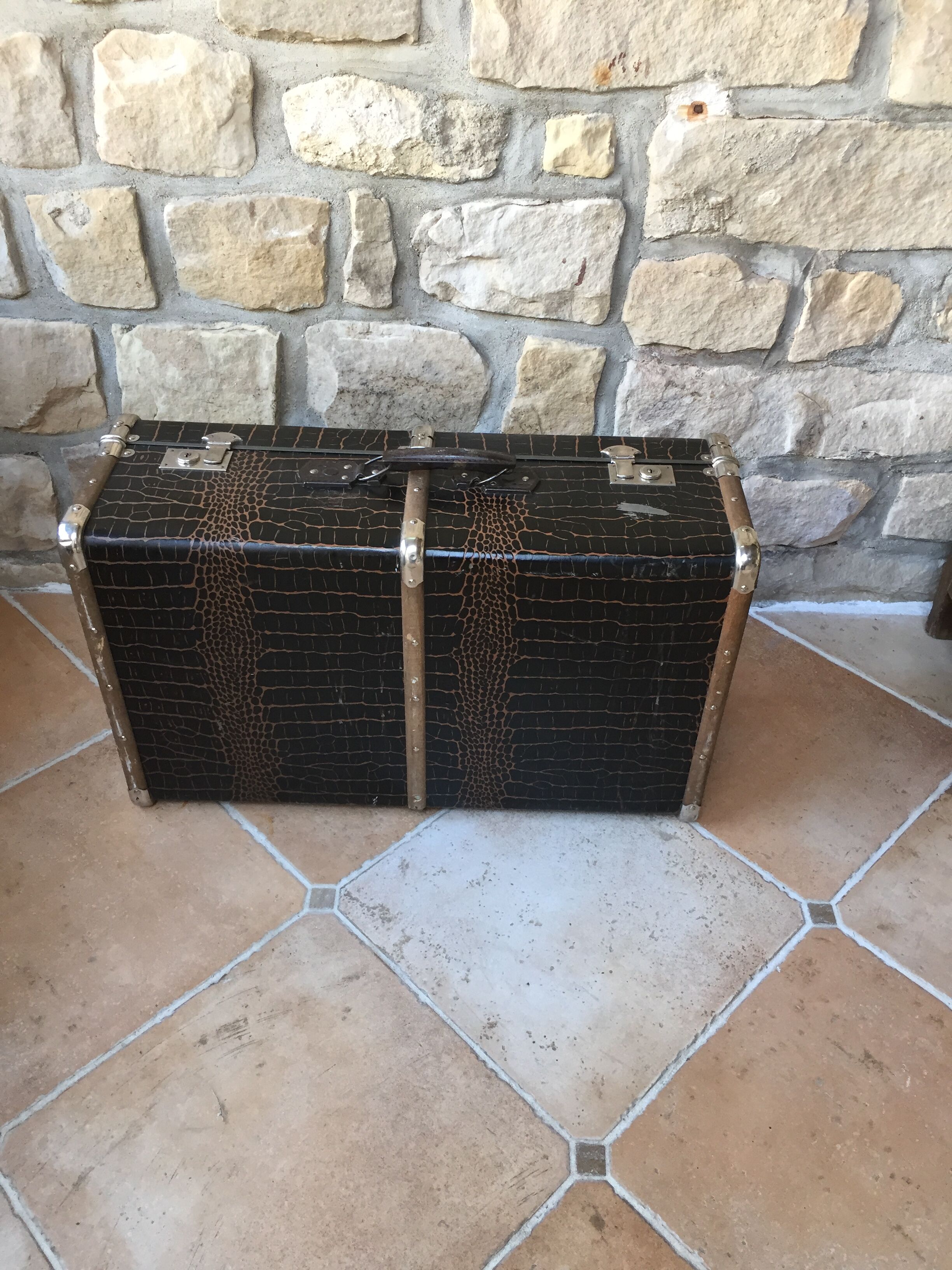 Large suitcase 50s