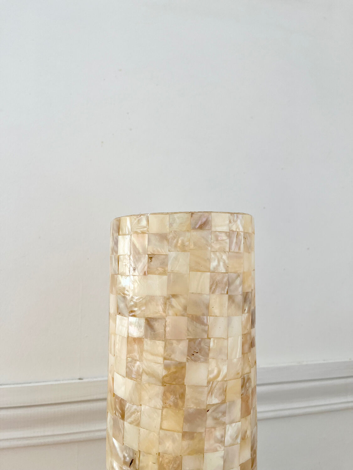 Vase en nacre de coquillage vintage