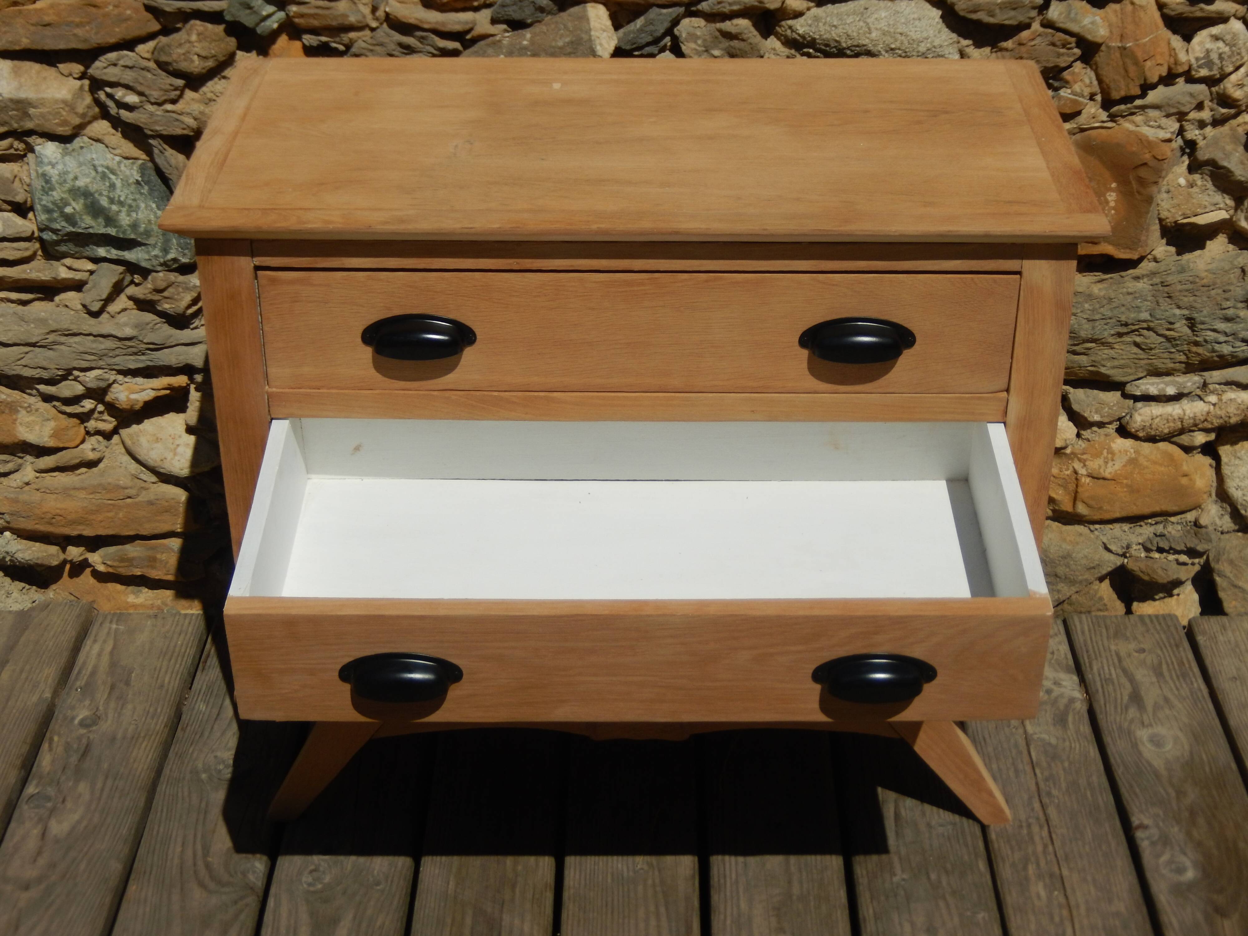 Très charmante petite commode en chêne à pieds compas style scandinave