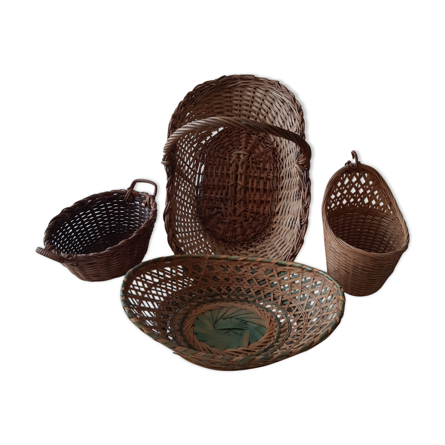 4 vintage wicker baskets