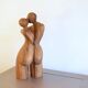Le baiser sculpture en bois