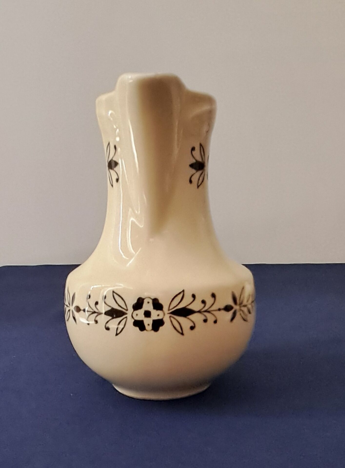 Jug and sugar bowl from Valenciennes by the Gien pottery. Vintage.