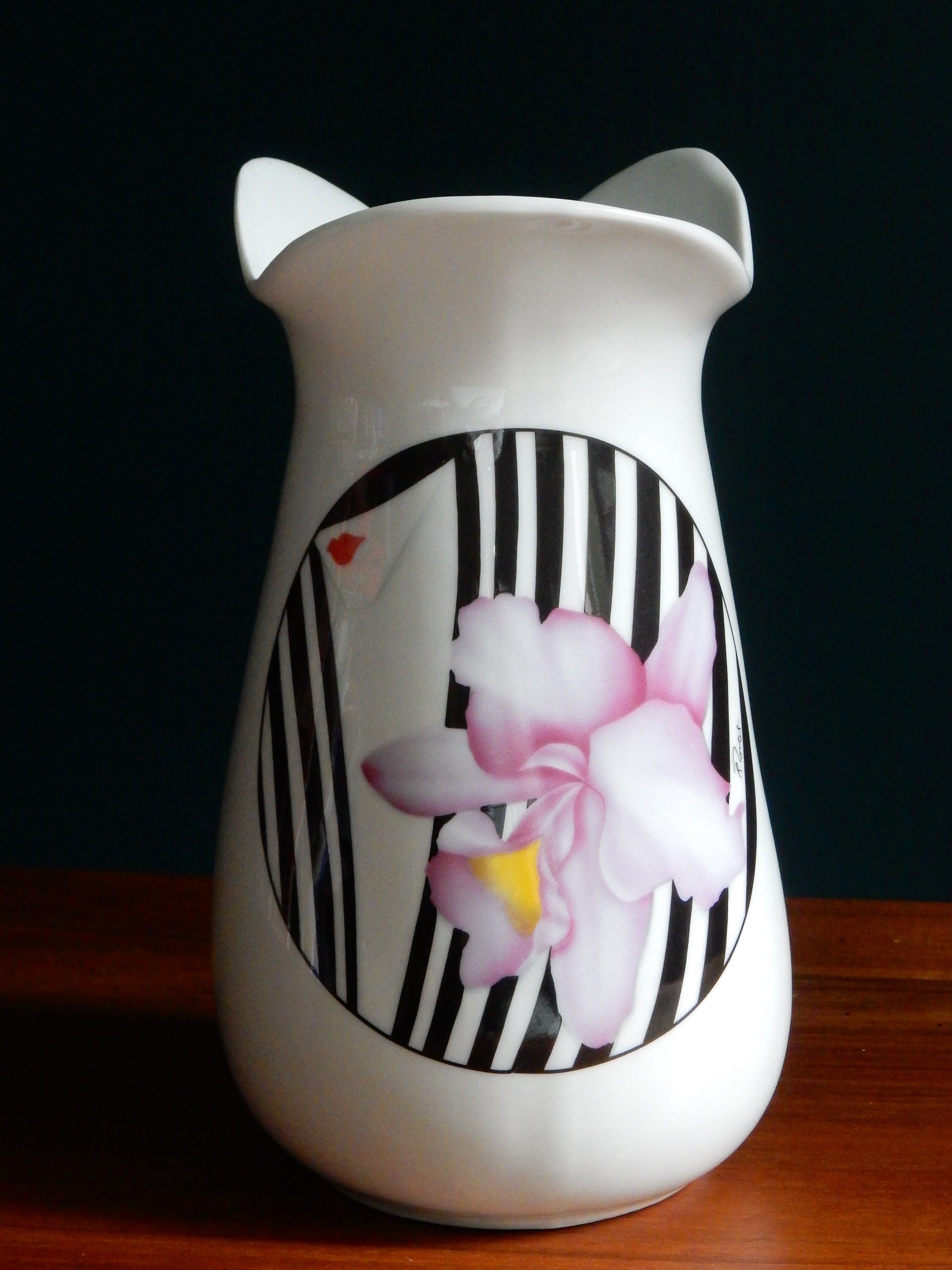 Roberto Tortoli vase from the 80s