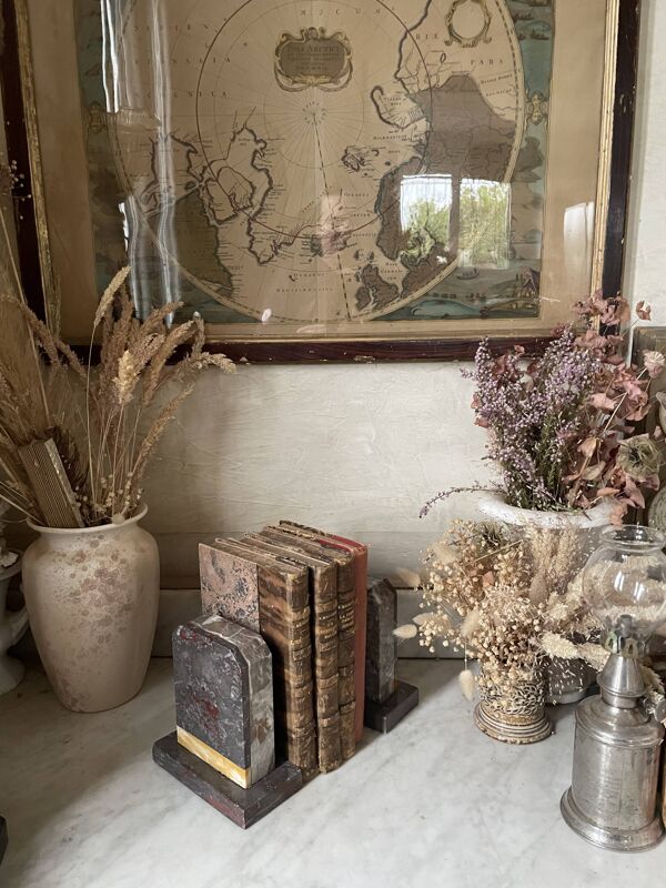 Paire de serre-livres en marbre Art déco