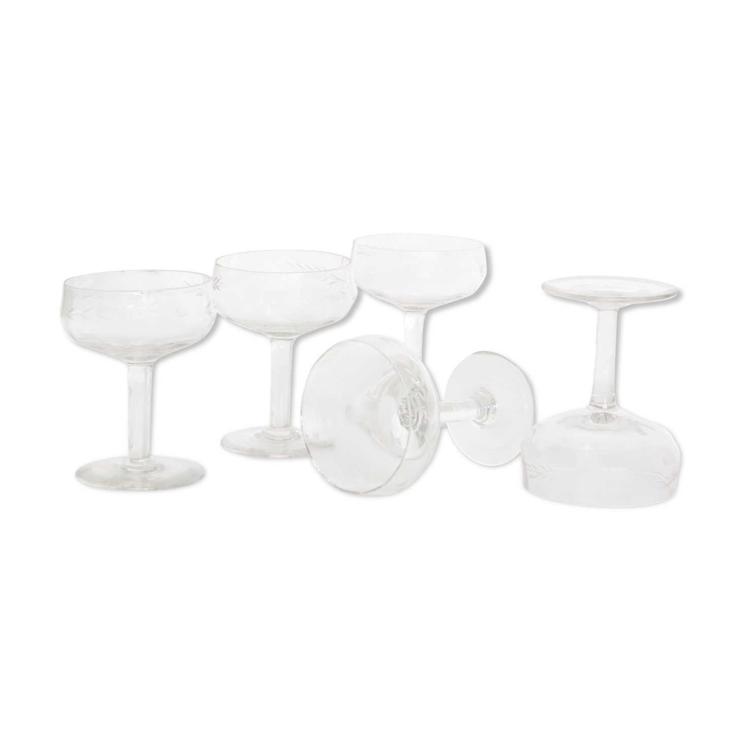 Set of 5 chiseled glass champagne cups