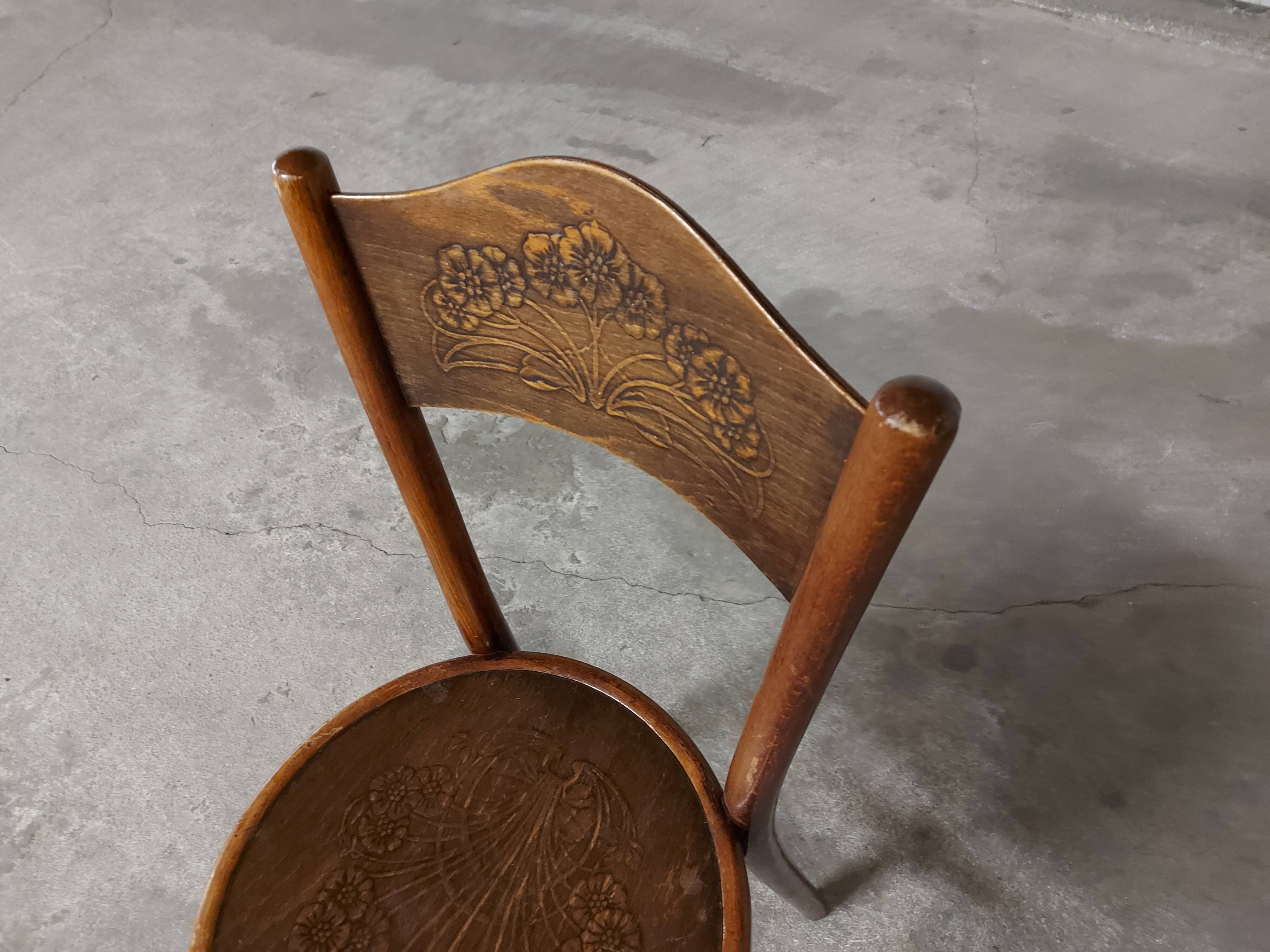 Chaise de bistrot art nouveau