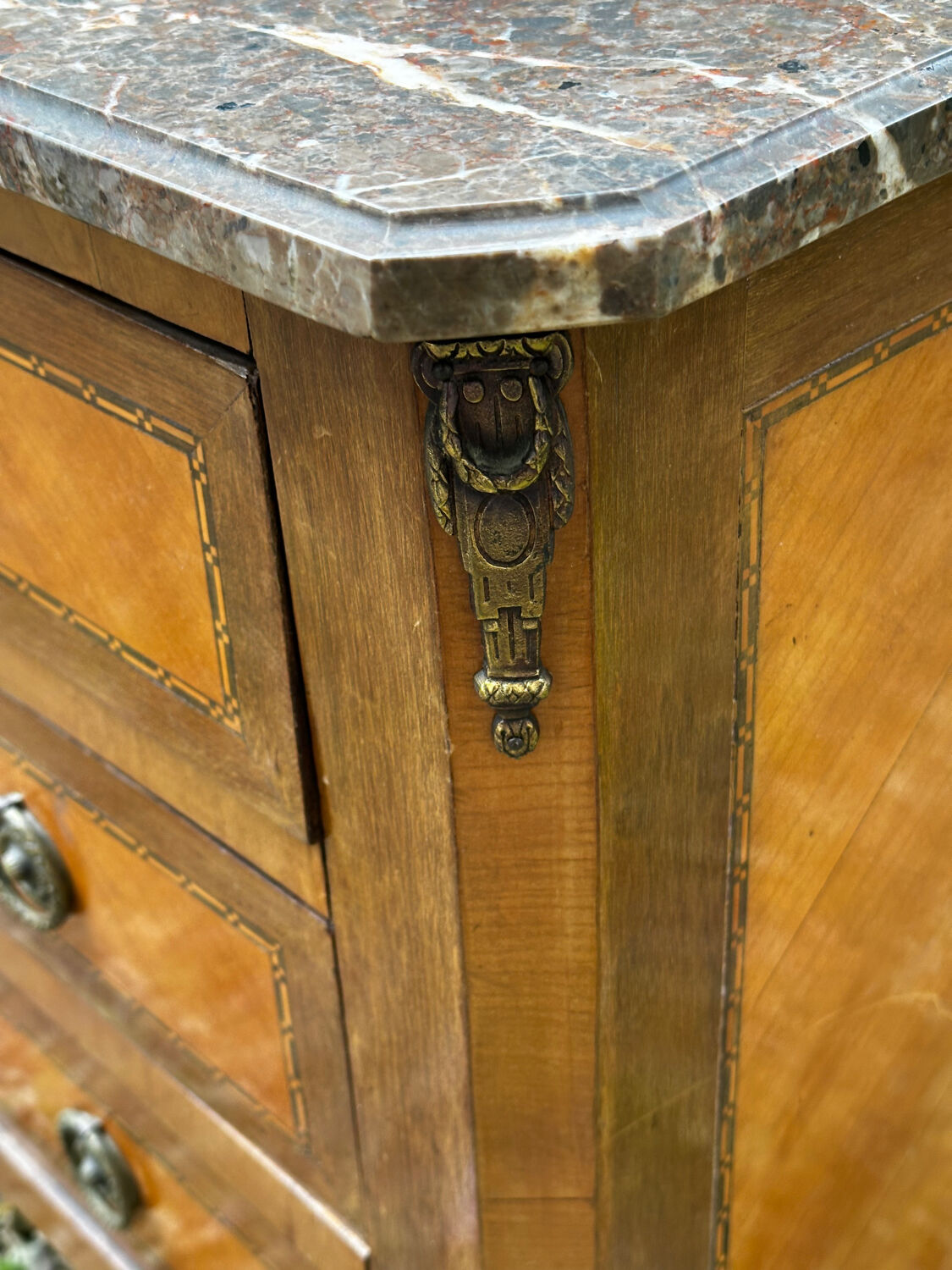Transitional Louis XV - Louis XVI commode from the 19th century.