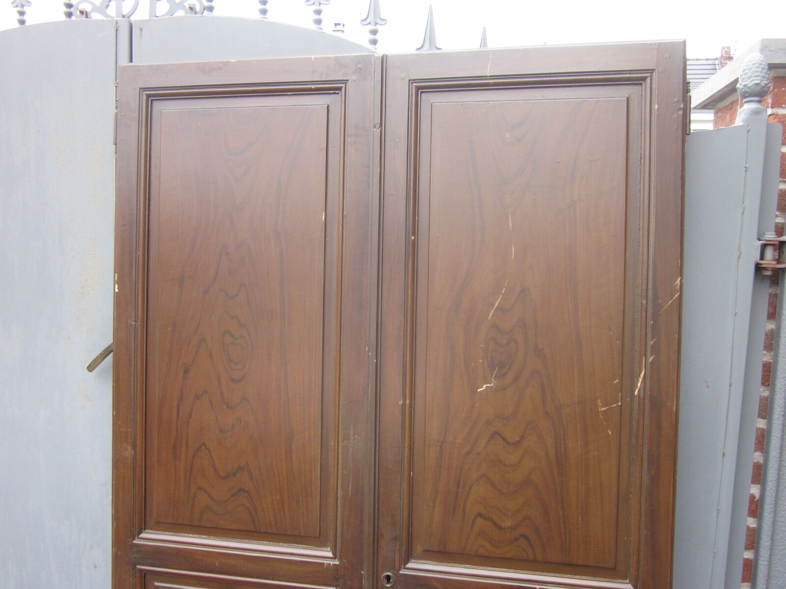 Paire de portes d'armoire