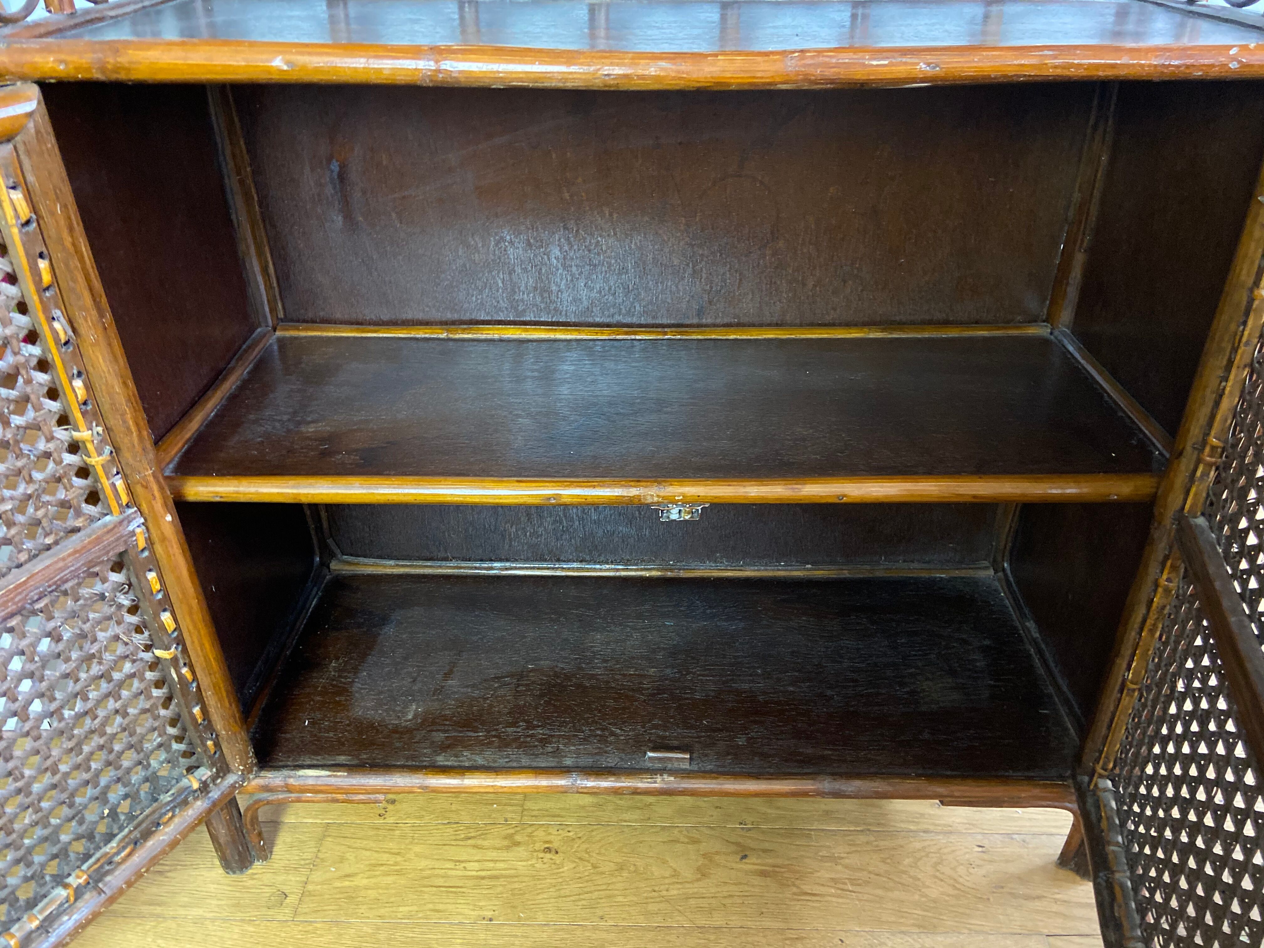 Dresser in rattan and canning