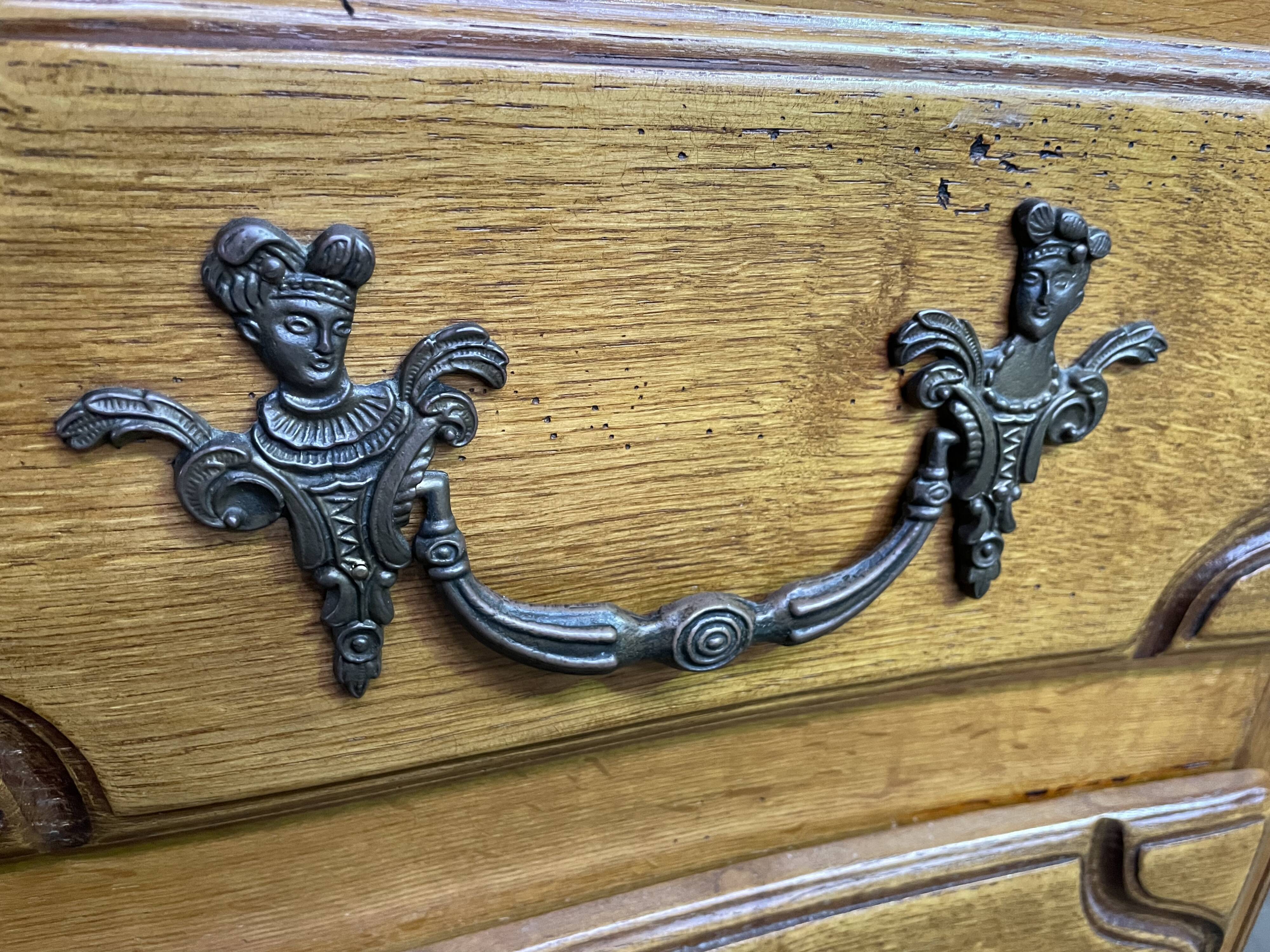 Parisian chest of drawers in solid oak Louis XIV style