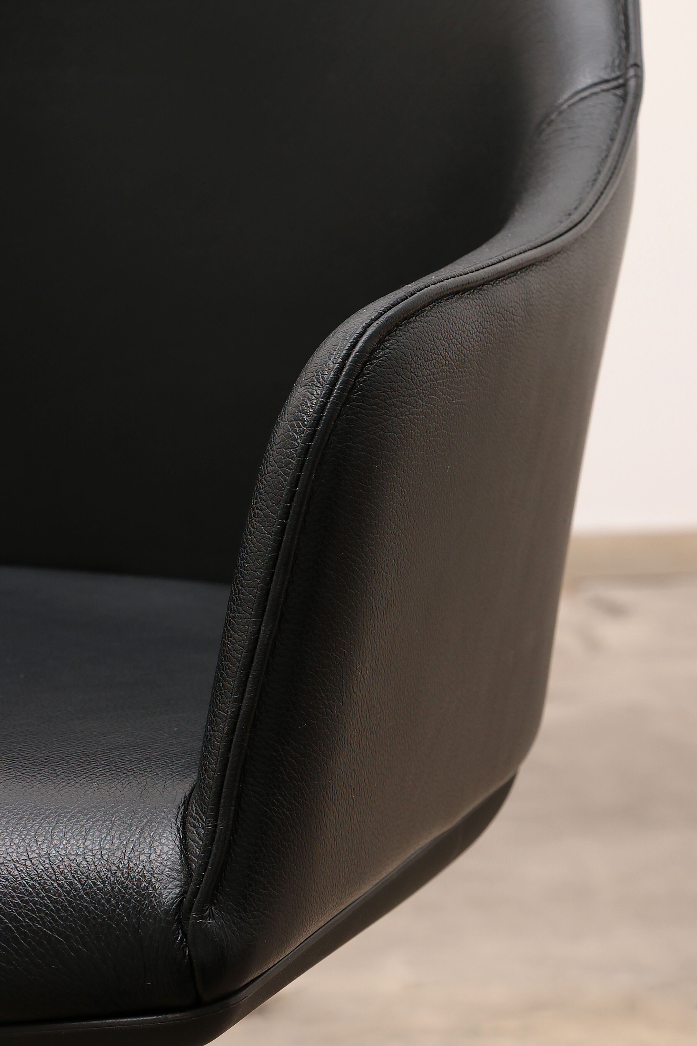 Vitra softshell office chair design by Ronan & Erwan Bouroullec.