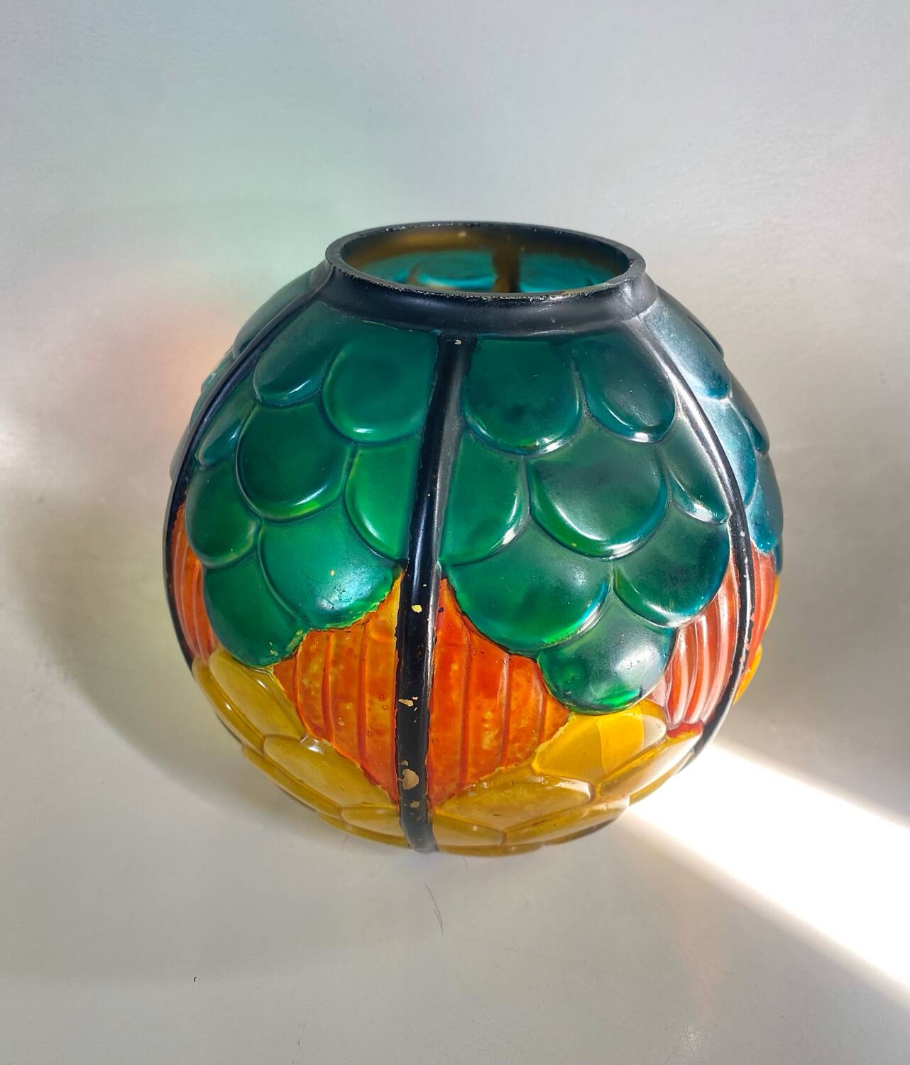 Small round Art Deco vase in painted glass.