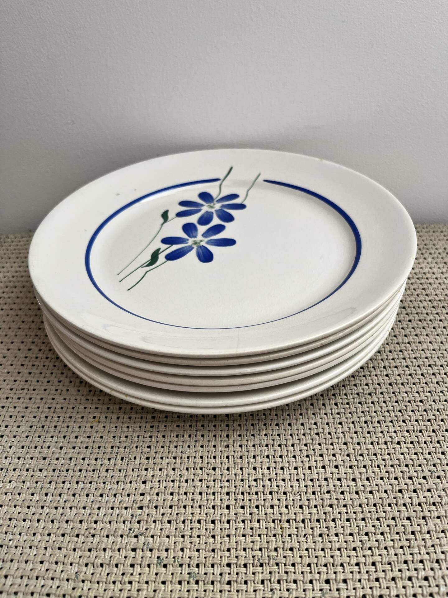 7 dinner plates