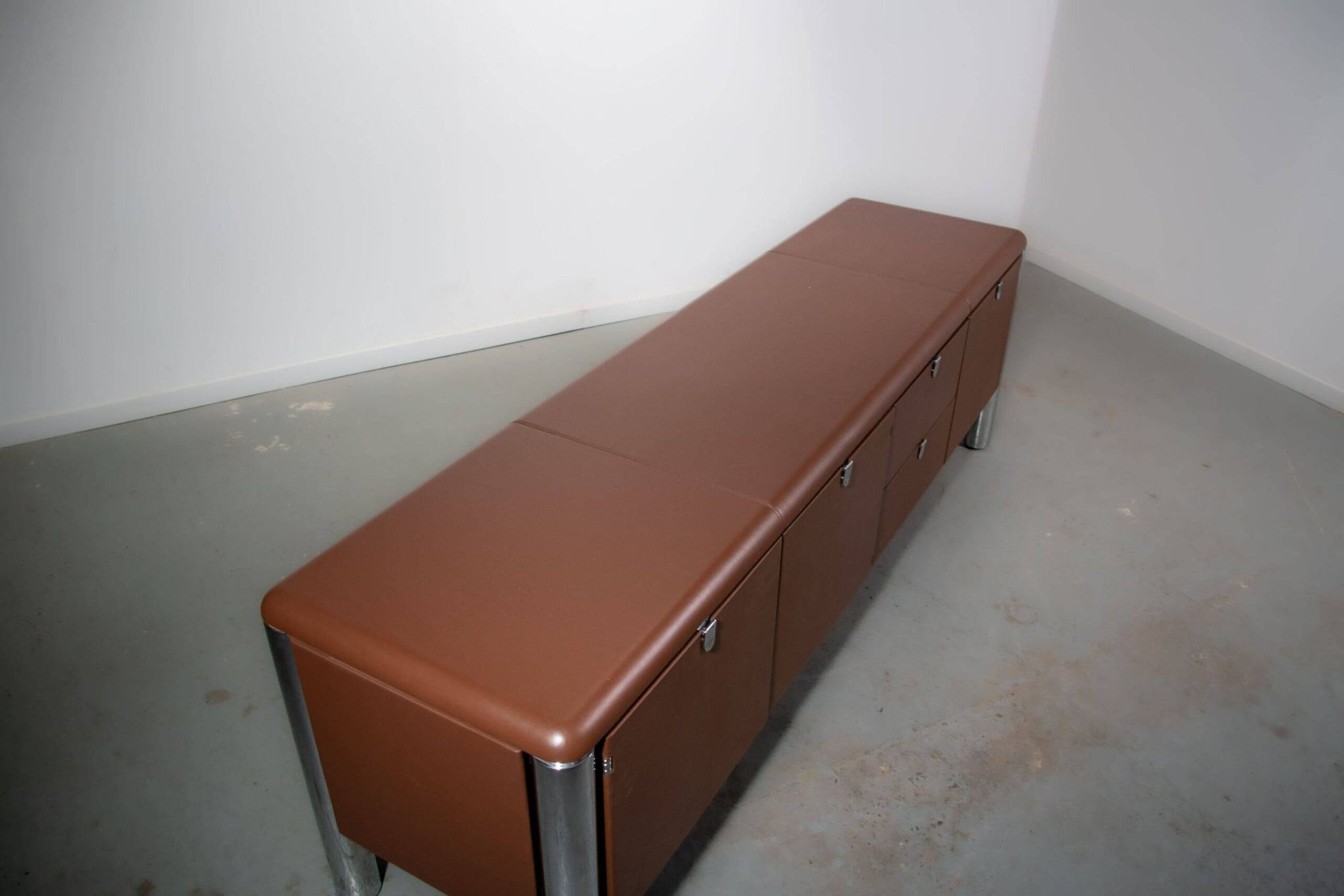 No. 3076 credenza extension in Vitello leather from the Pfister Executive Office Collection for KnollStudio. Circa 1988