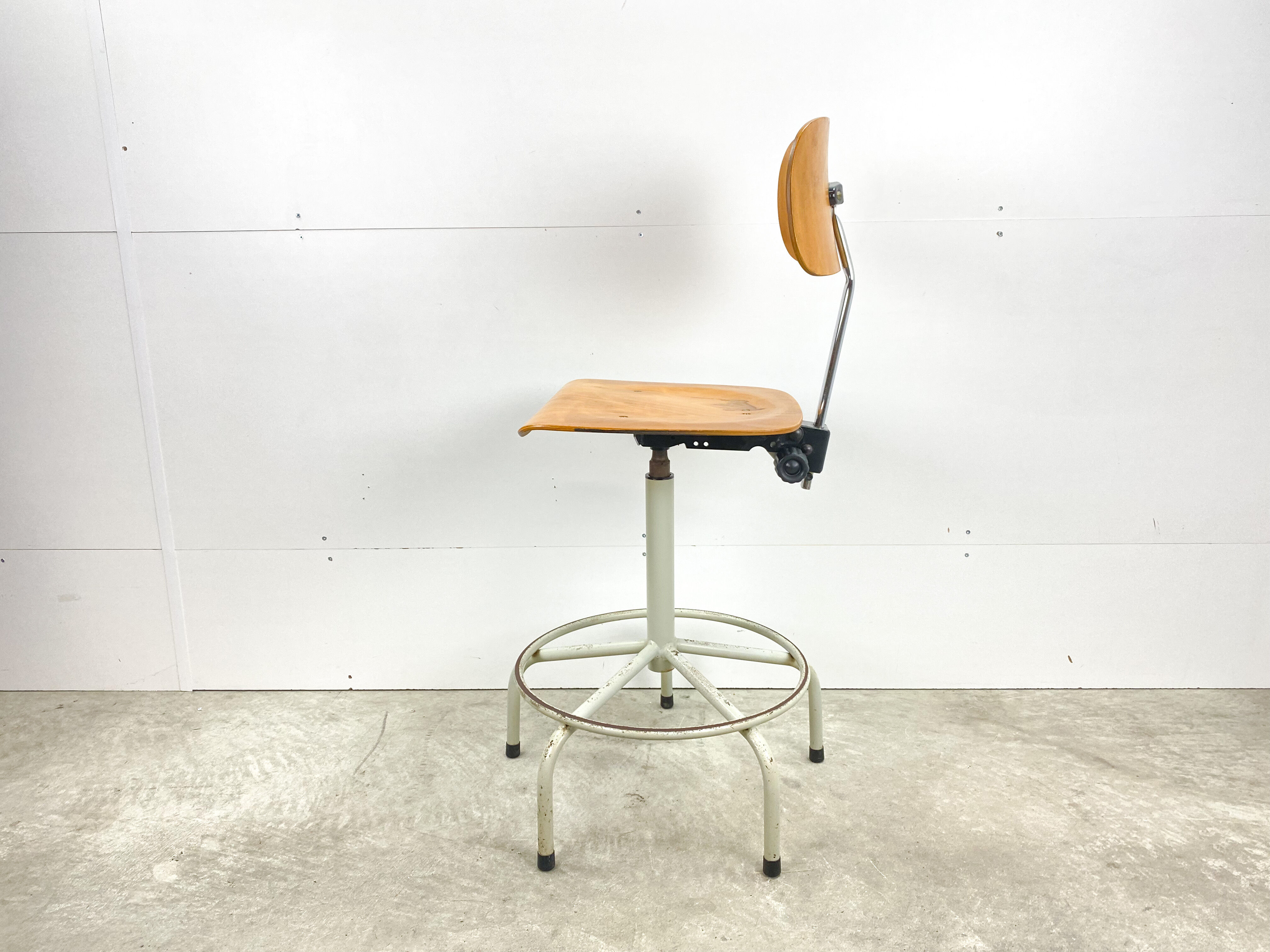 Industrial workplace stool