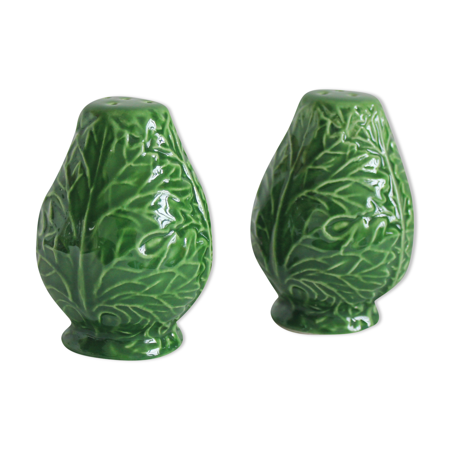 Salt and pepper shaker slurry cabbage leaves