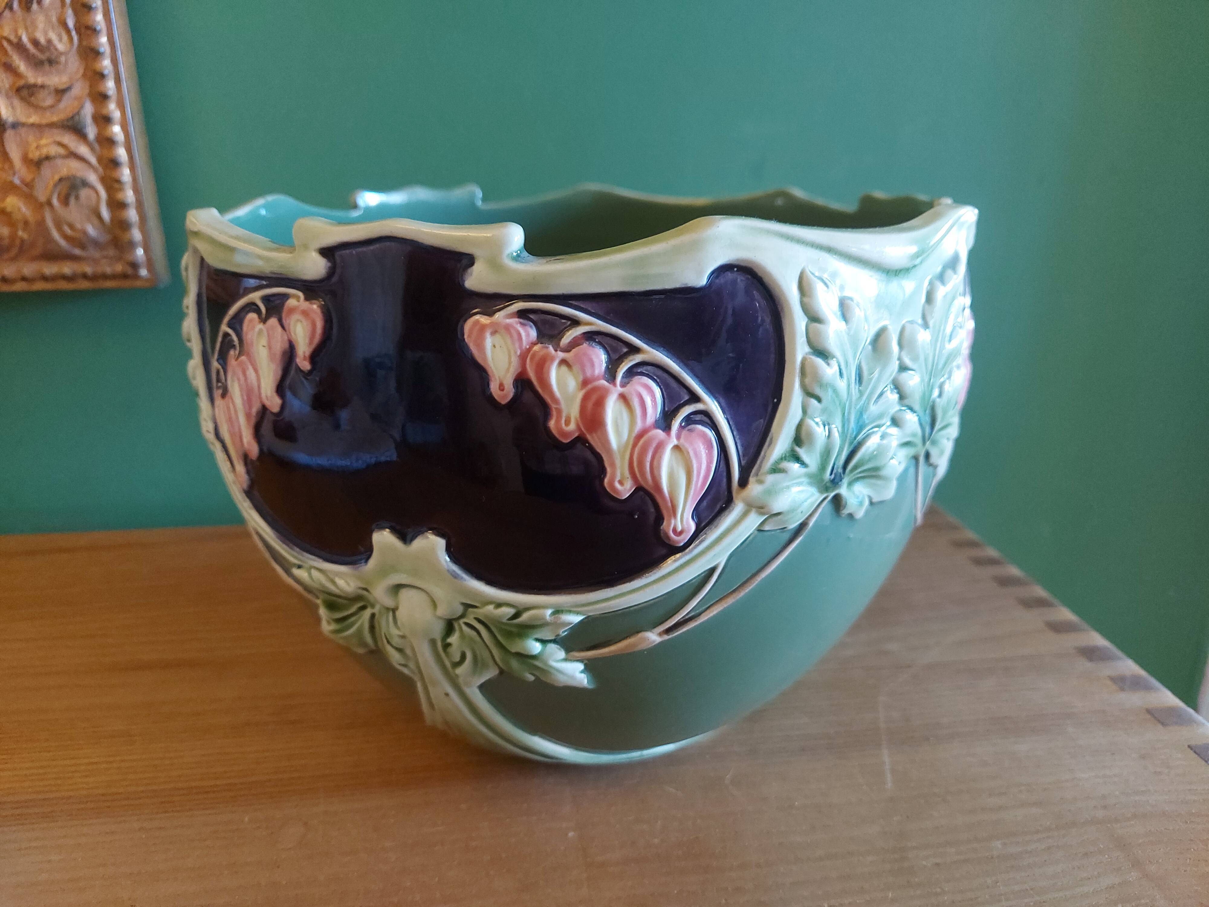 Art Nouveau ceramic pot cover