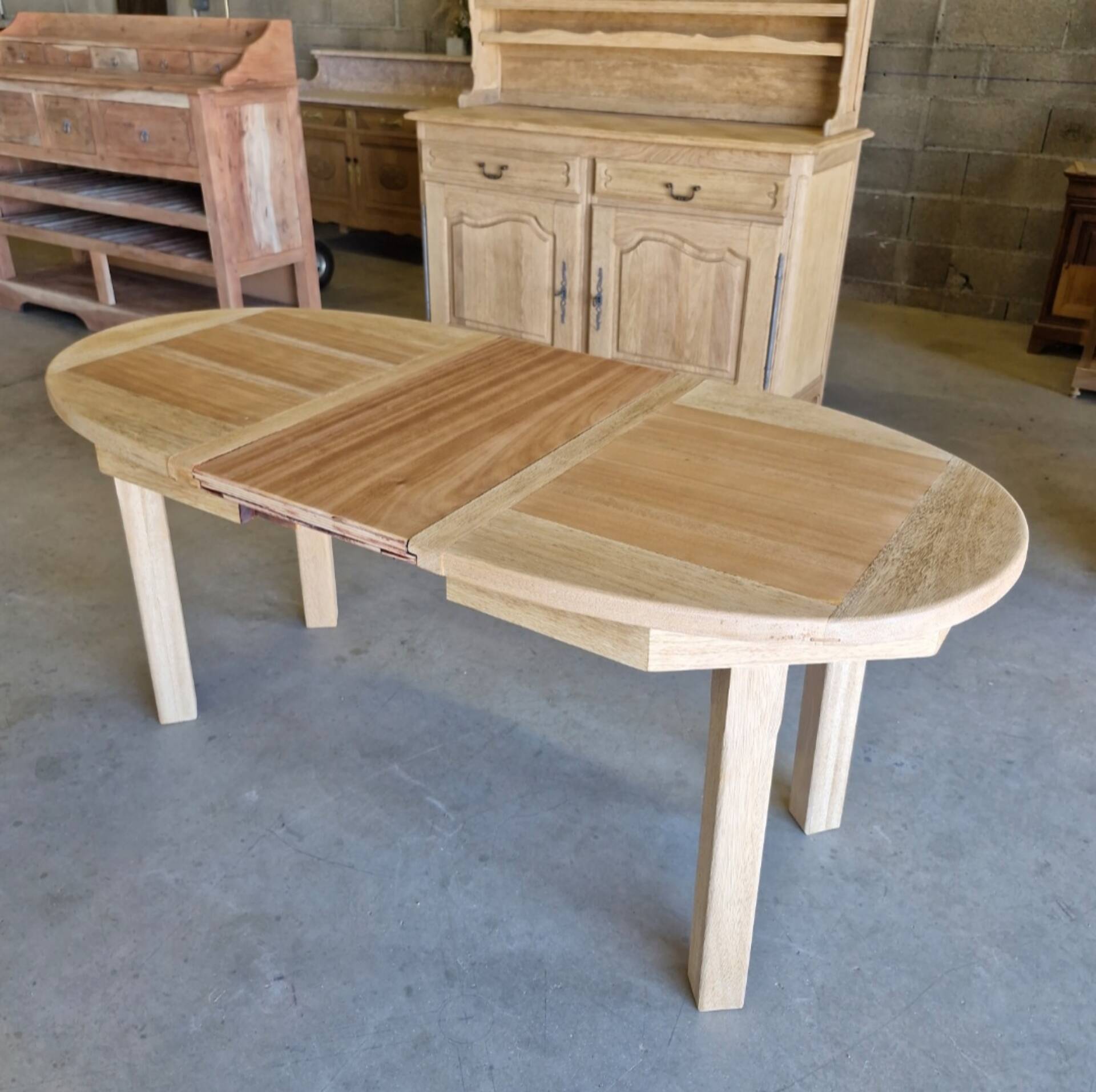 Oval wooden table – 2 extensions – sandblasted & varnished