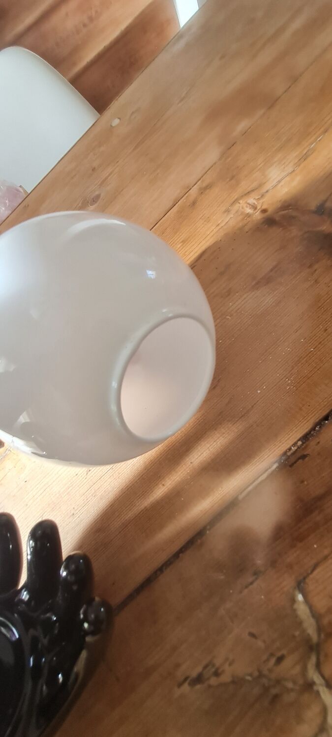 Opaline and porcelain wall light