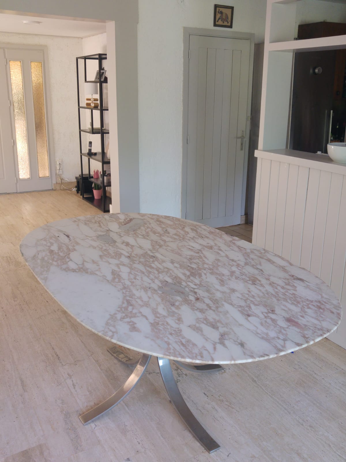 Oval table roche bobois in marble and chrome steel of the 70s